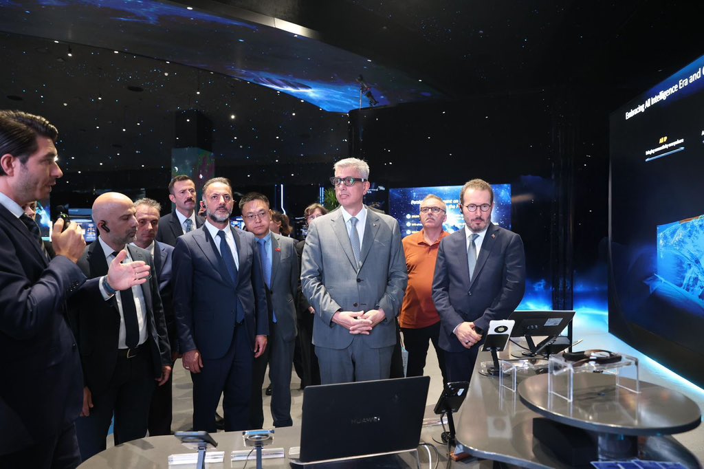 Bakan Kemal Memişoğlu Huawei Ziyareti