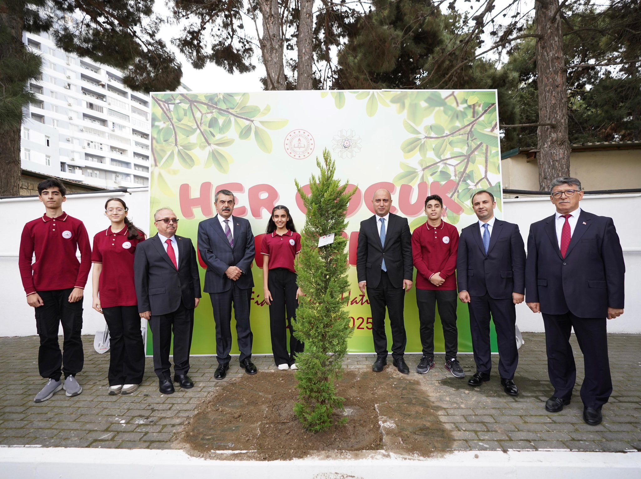 Bakan Tekin Bakü Türk Anadolu Lisesi açılışı