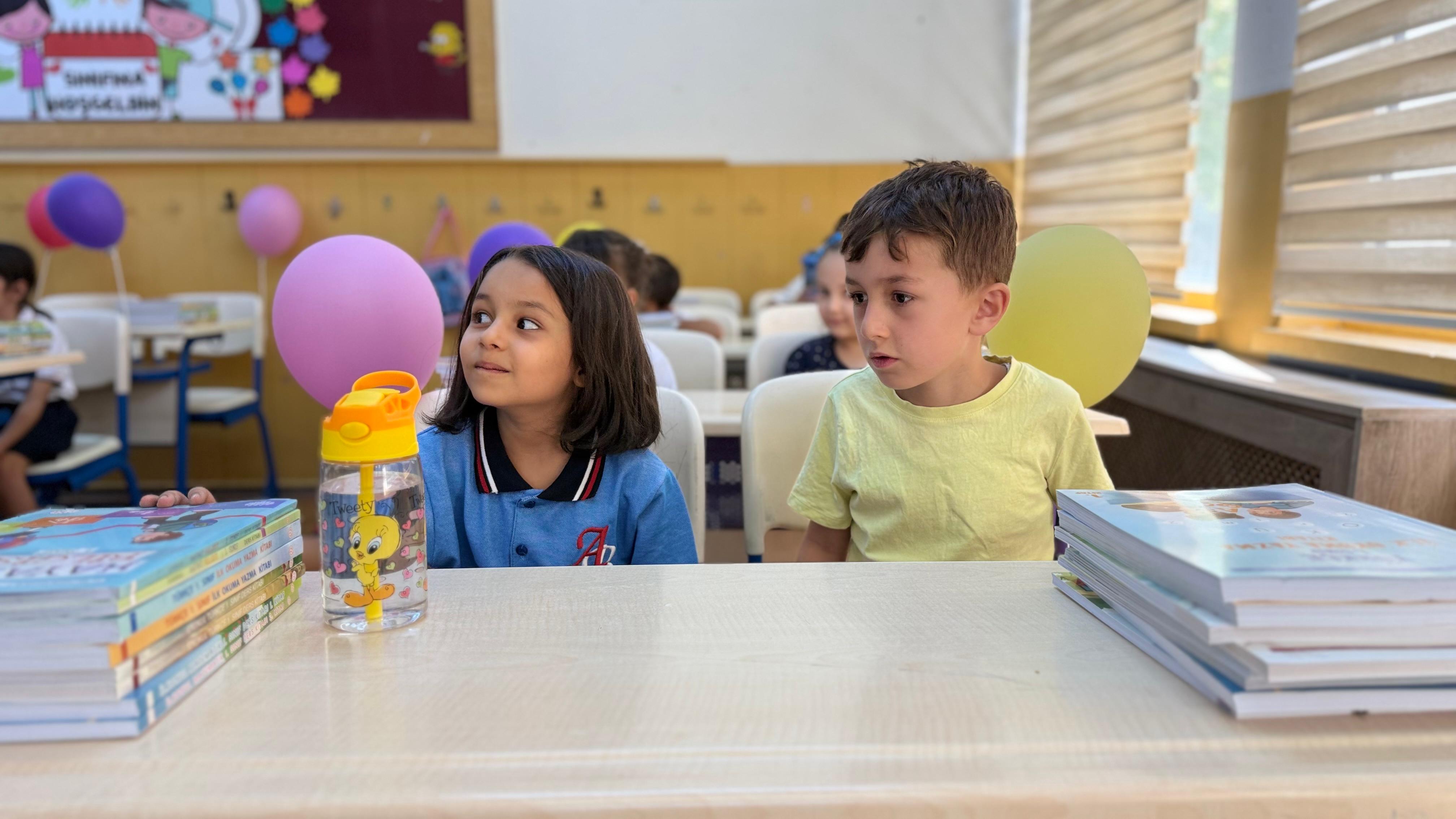 Veliler ve öğrenciler okulda
