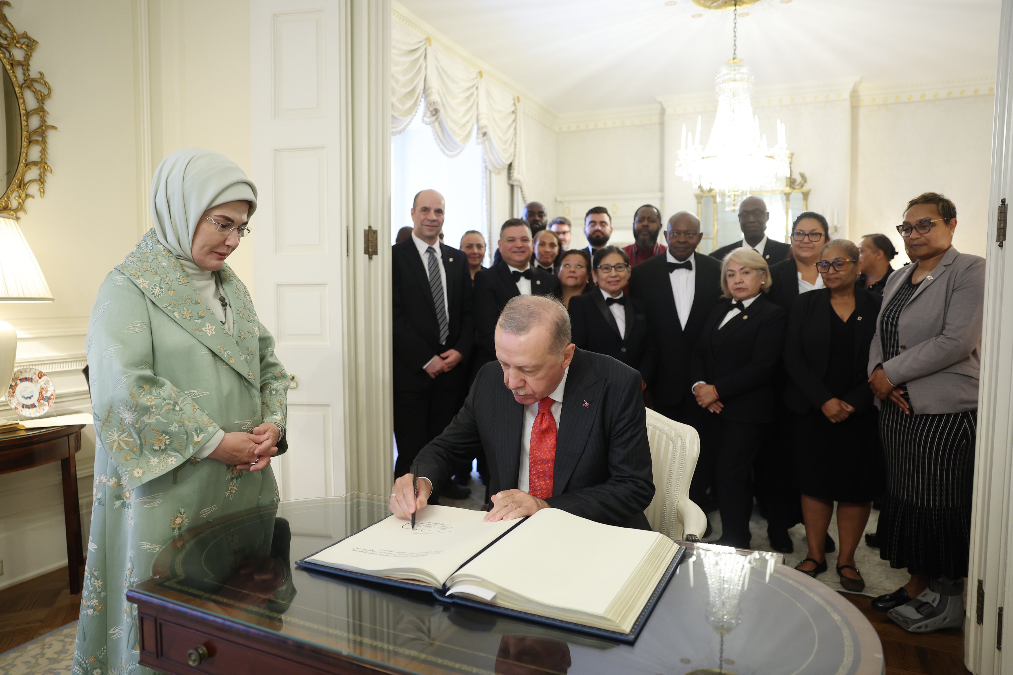 Cumhurbaşkanı Erdoğan Blair House çalışanlarıyla