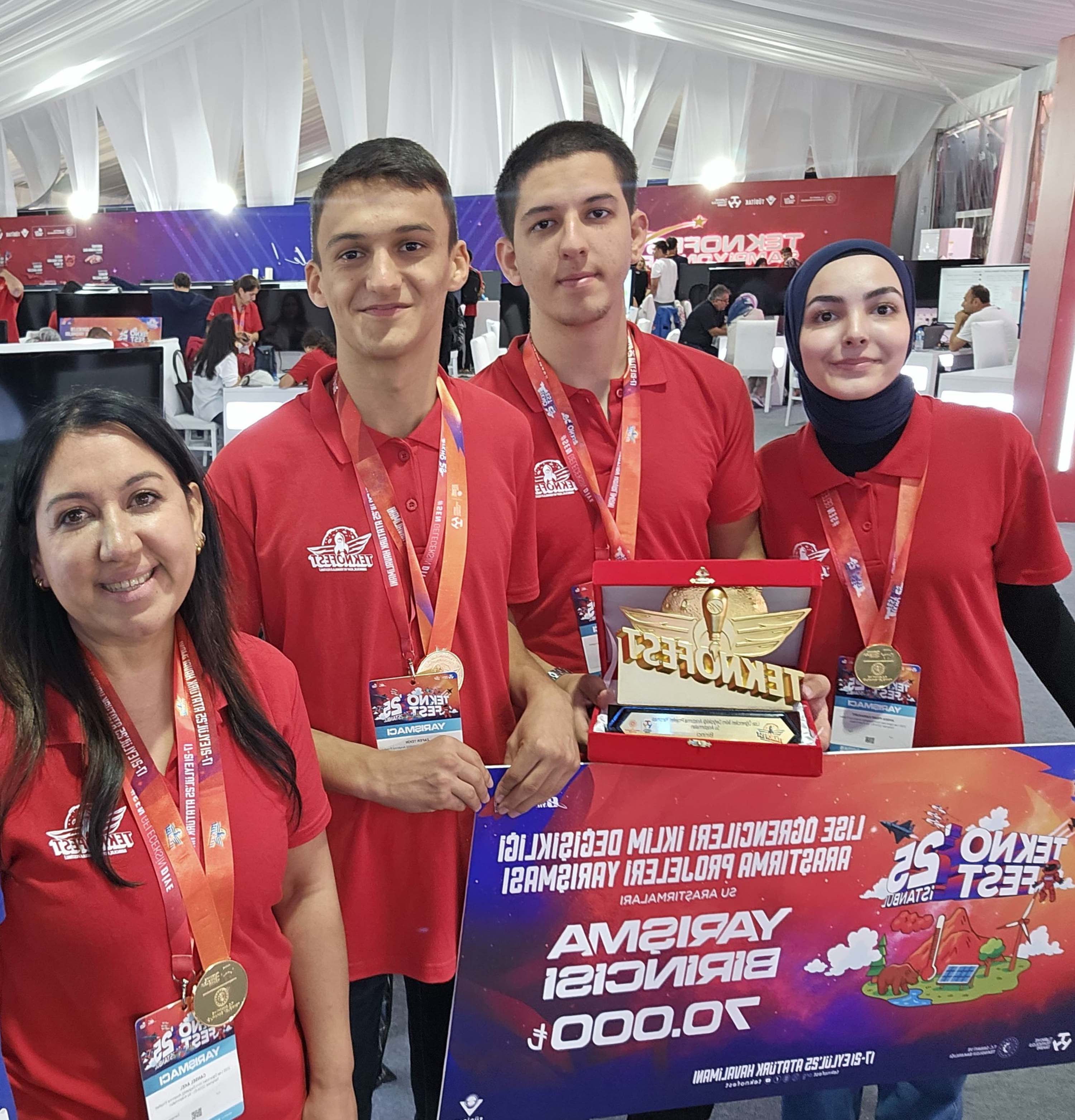 Nazilli Fen Lisesi öğrencileri