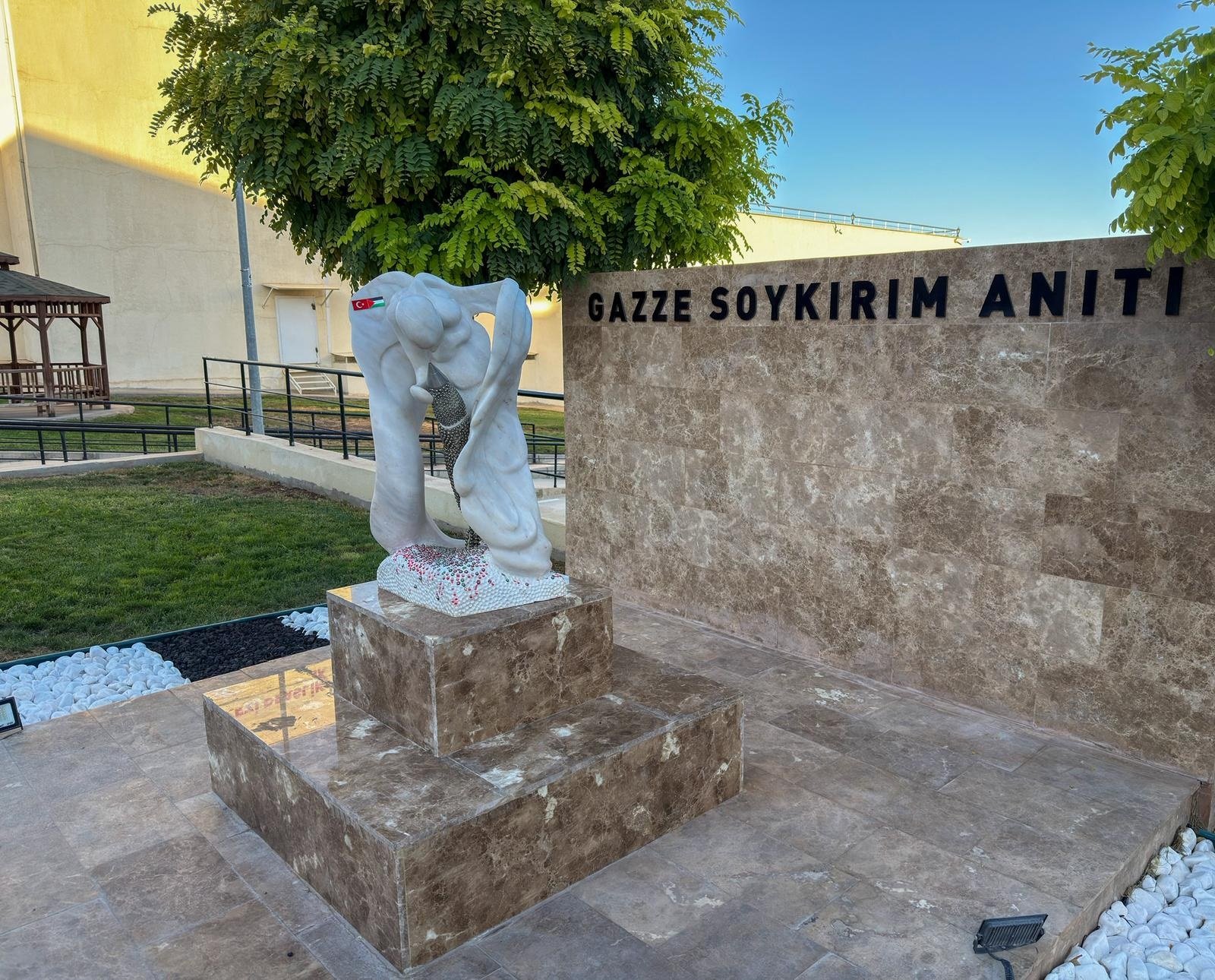Sanatçı Karacadağ Açıklama Yapıyor