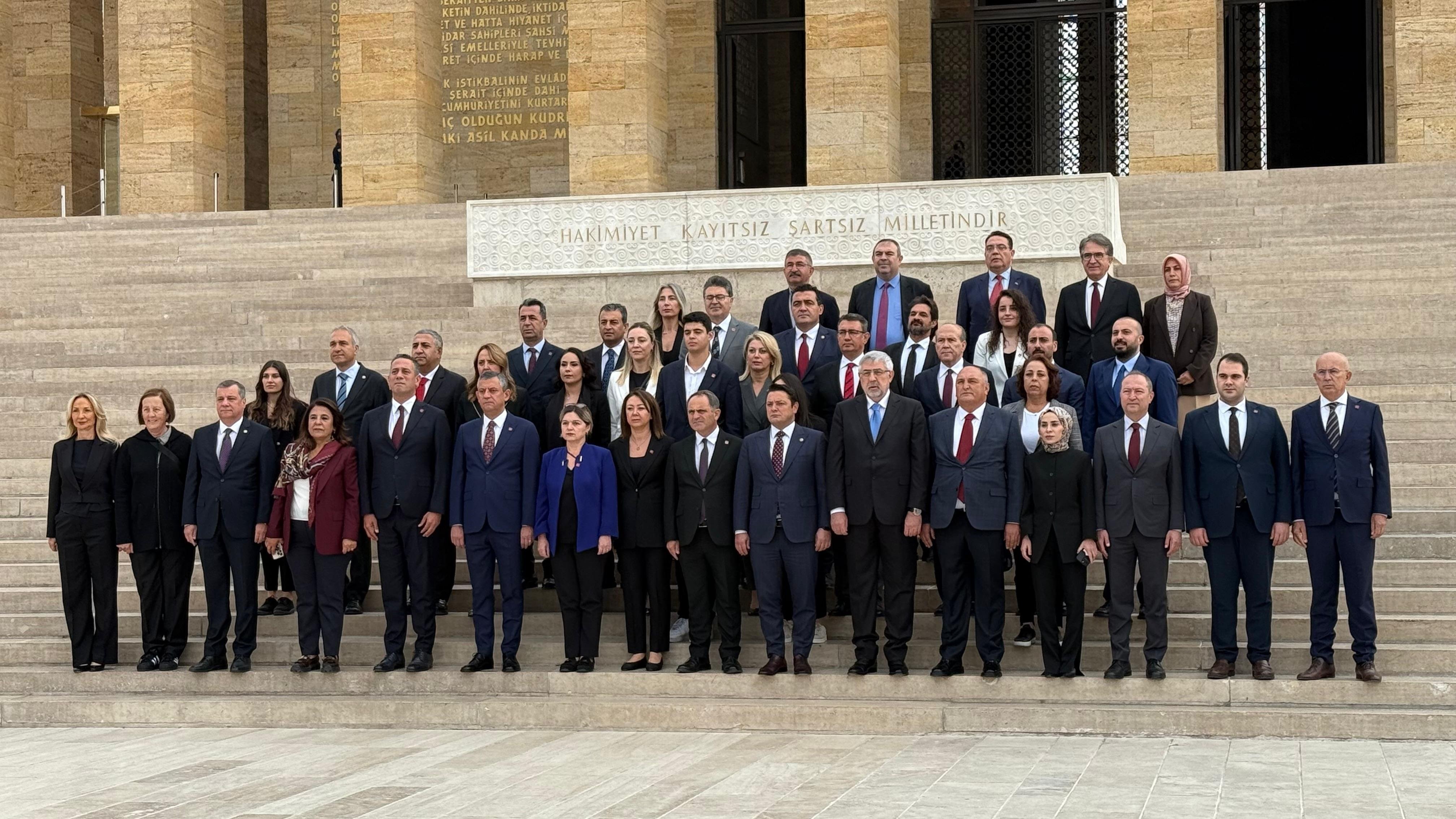 Özgür Özel Aslanlı Yol