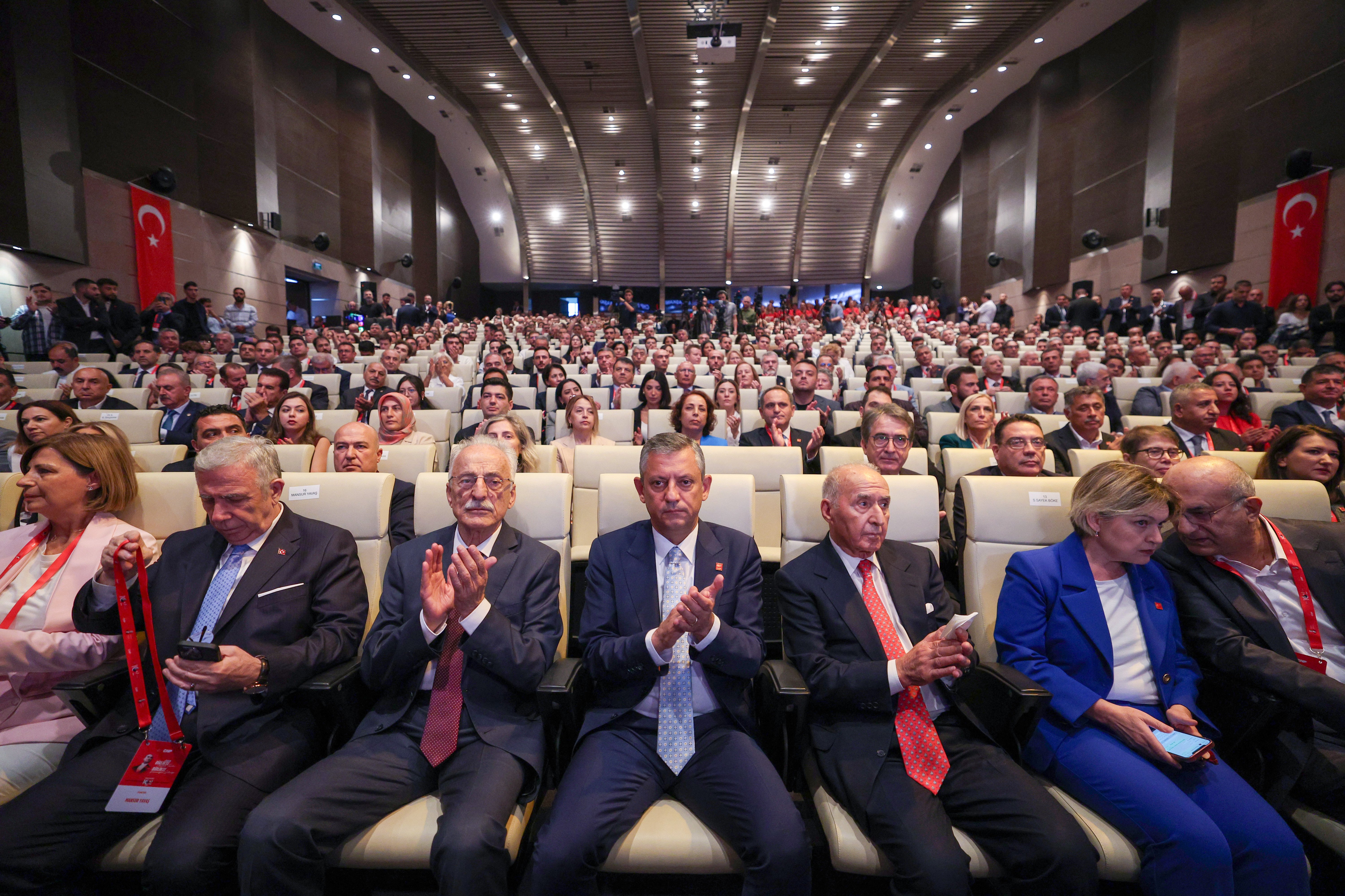 Özgür Özel CHP toplantısında