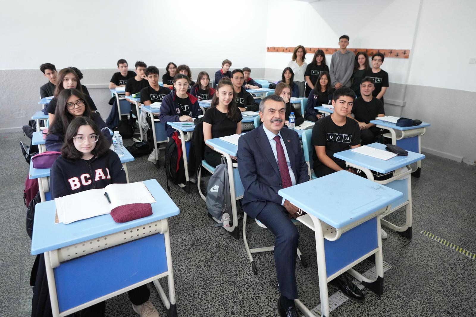 Bakan Tekin öğretmenlerle