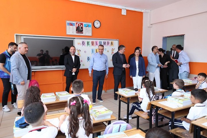 Sultangazi Belediye Başkanı Abdurrahman Dursun öğrencilerle sohbet