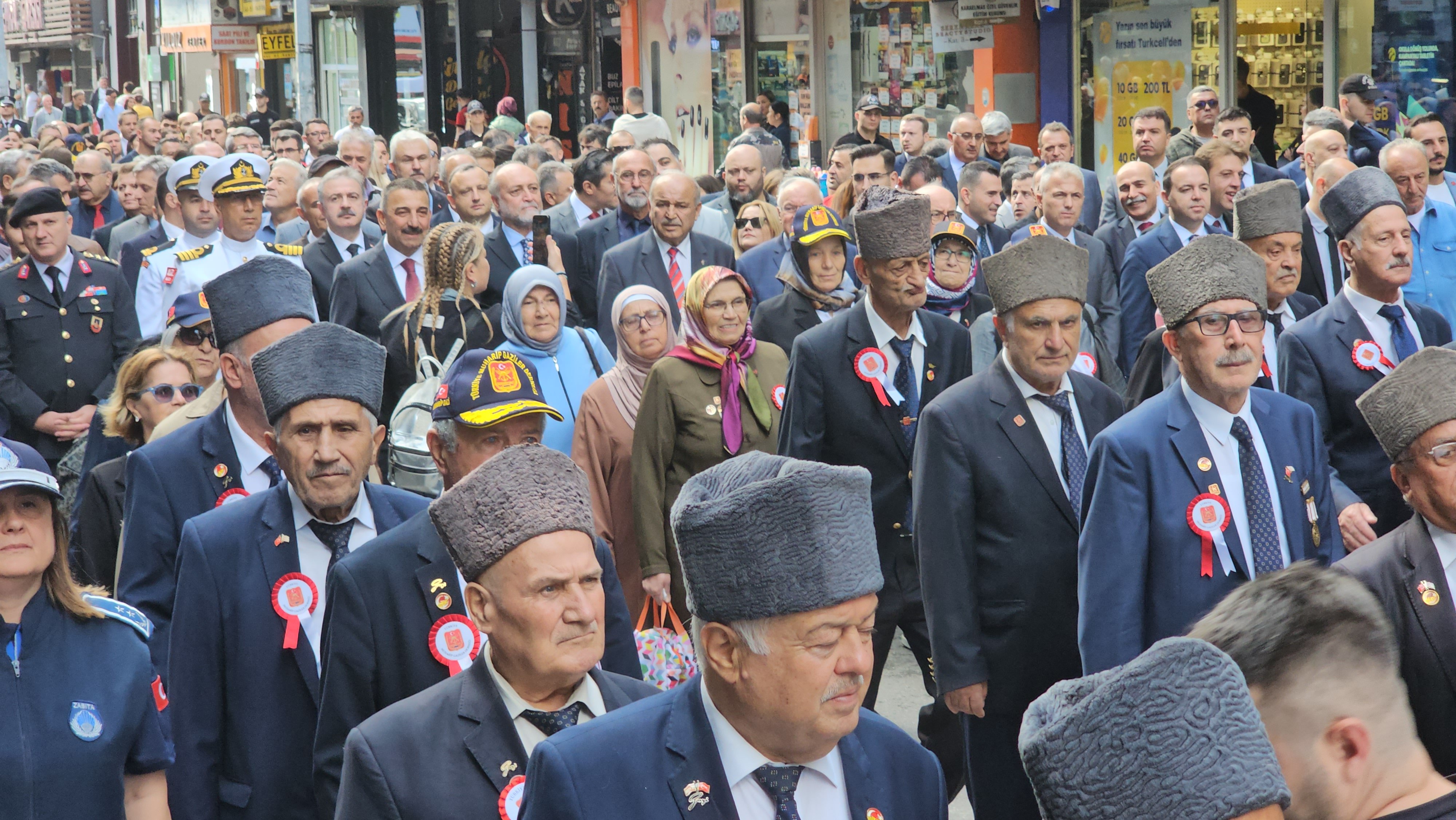 Gaziler ve Eşleri Yürüyüşte
