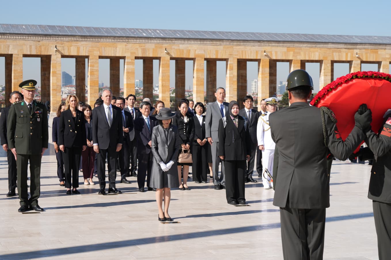 Prenses Akiko Mikasa Aslanlı Yol