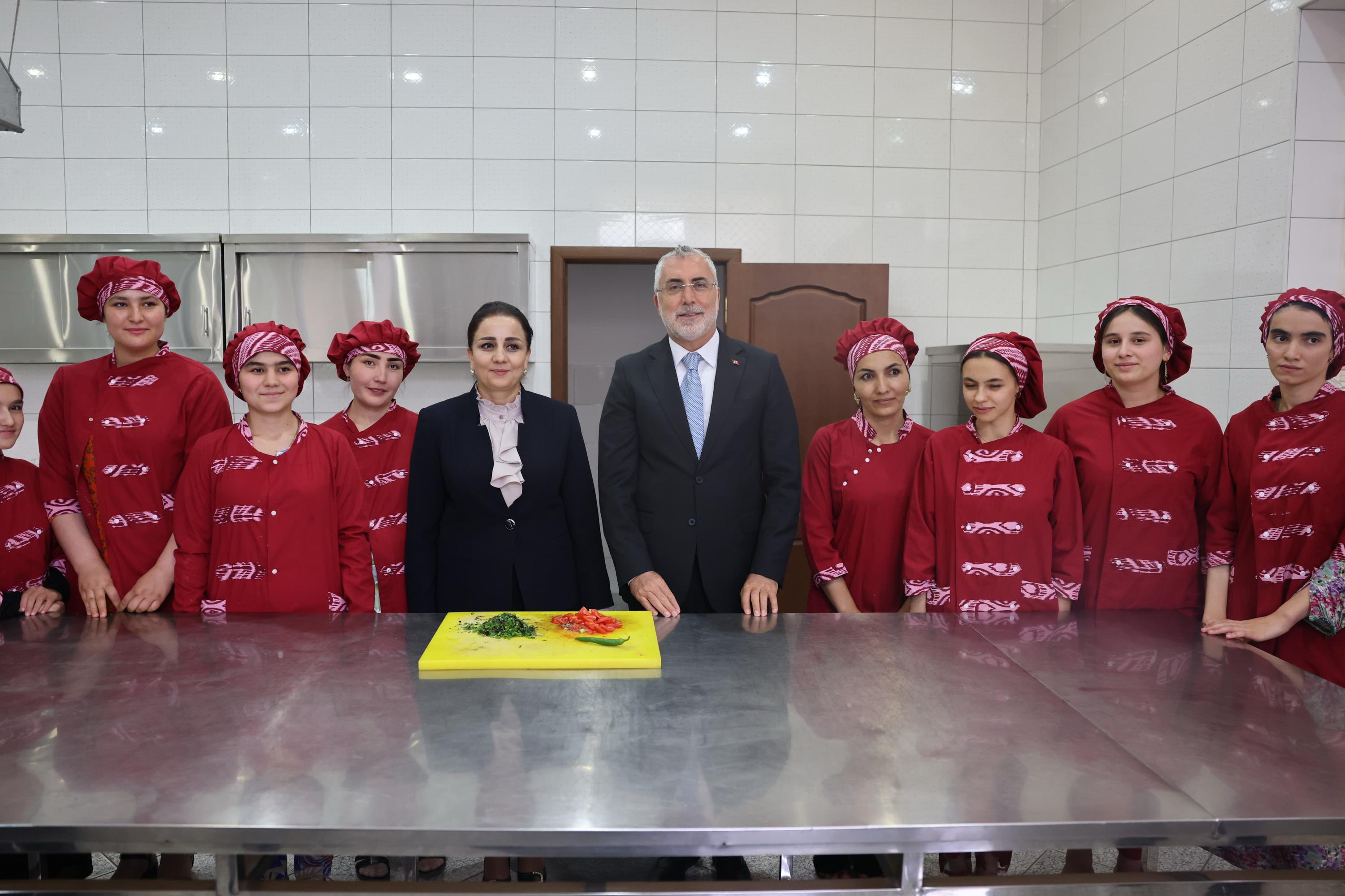 Bakan Işıkhan diplomatik temasları