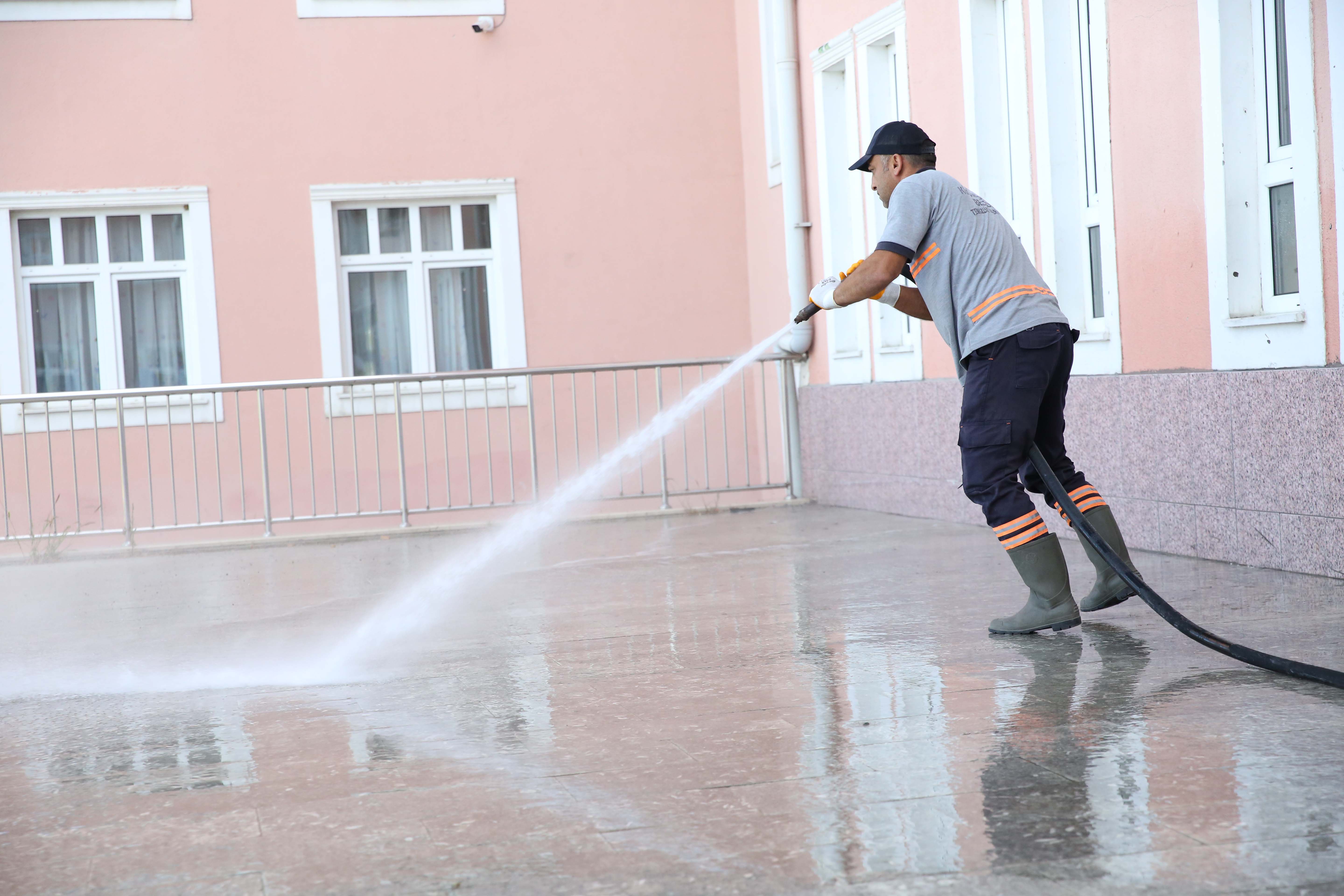 Okul boya ve tadilat çalışmaları