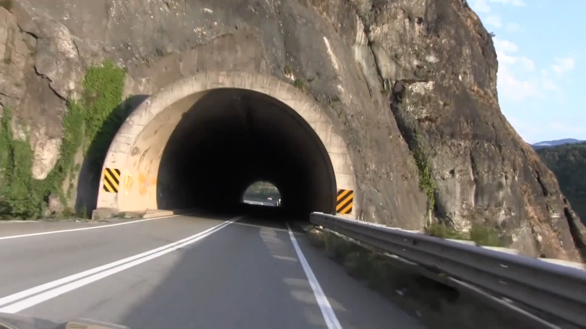 Yusufeli-Artvin tünel hattı