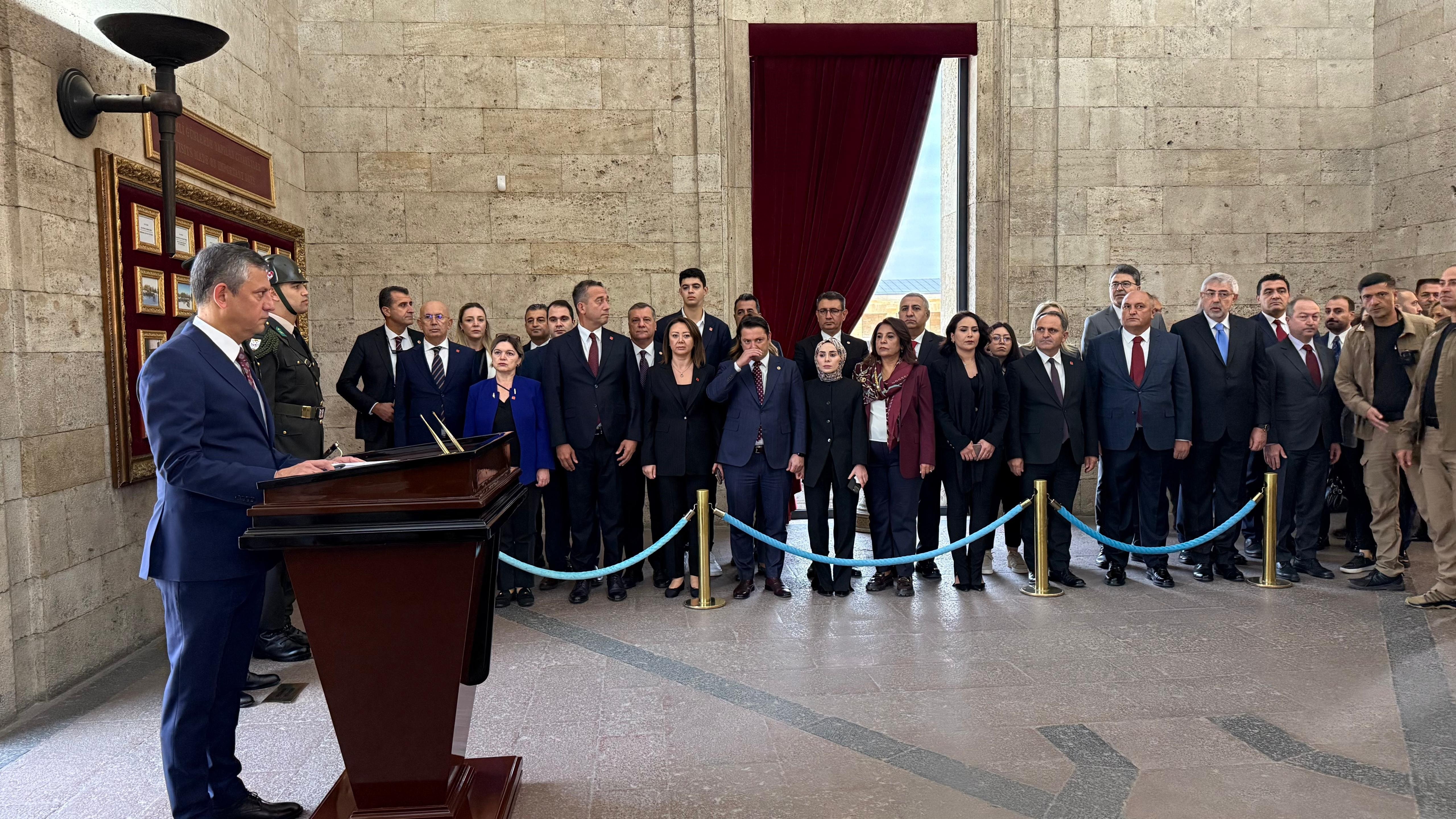 Özgür Özel İsmet İnönü Kabri