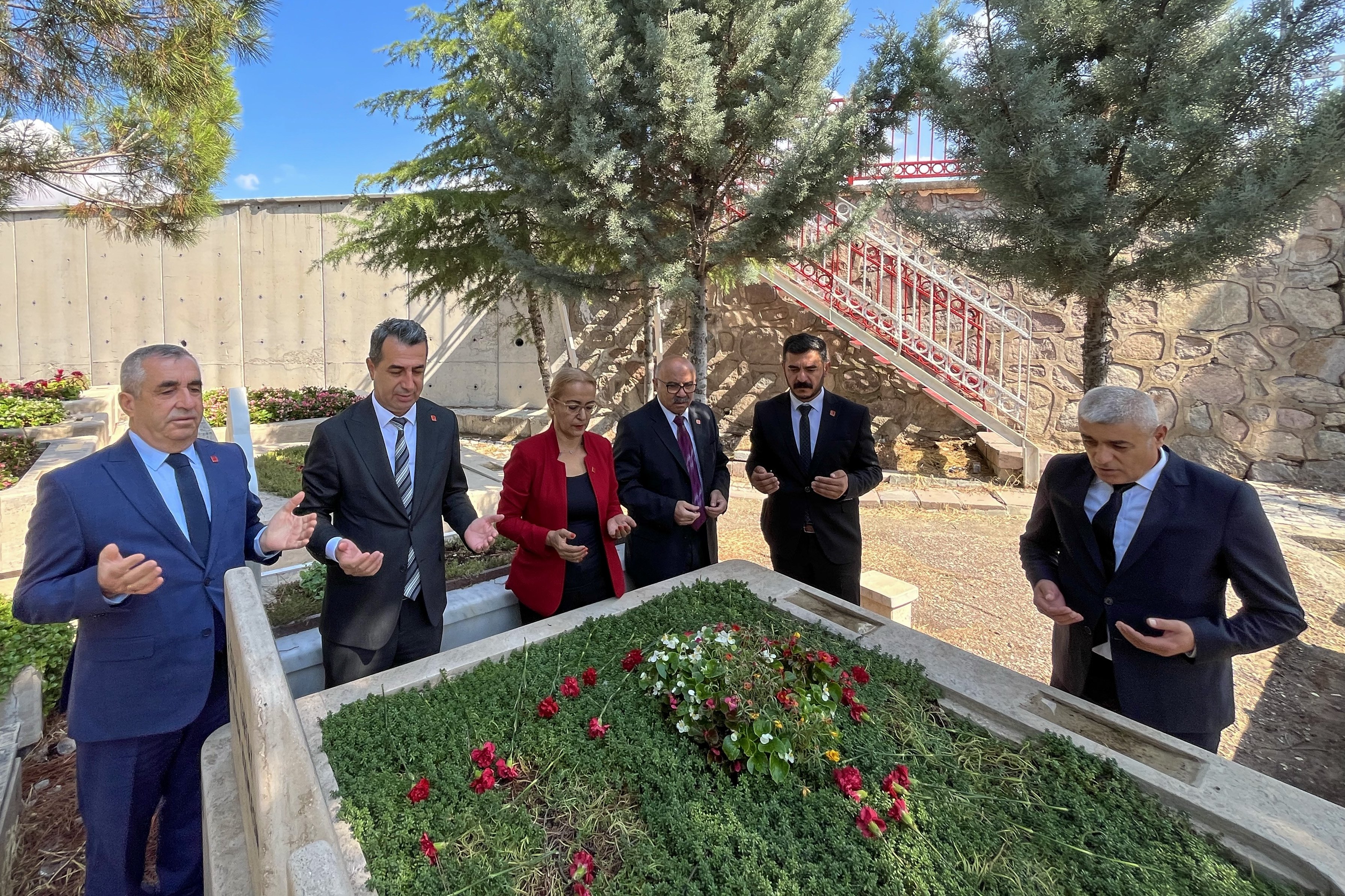 CHP Mezar Ziyareti