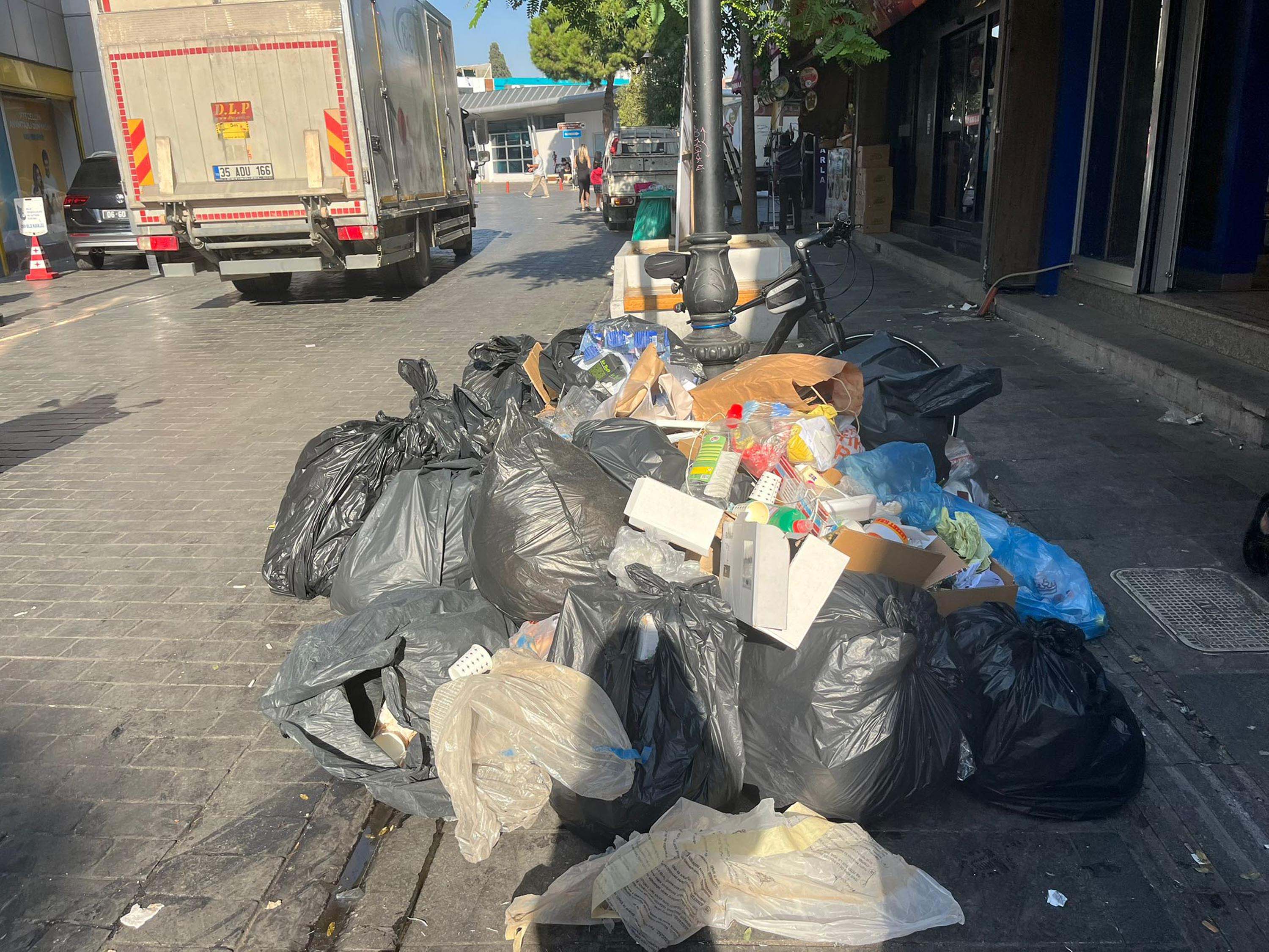 Karşıyaka esnaf çöp sorunu