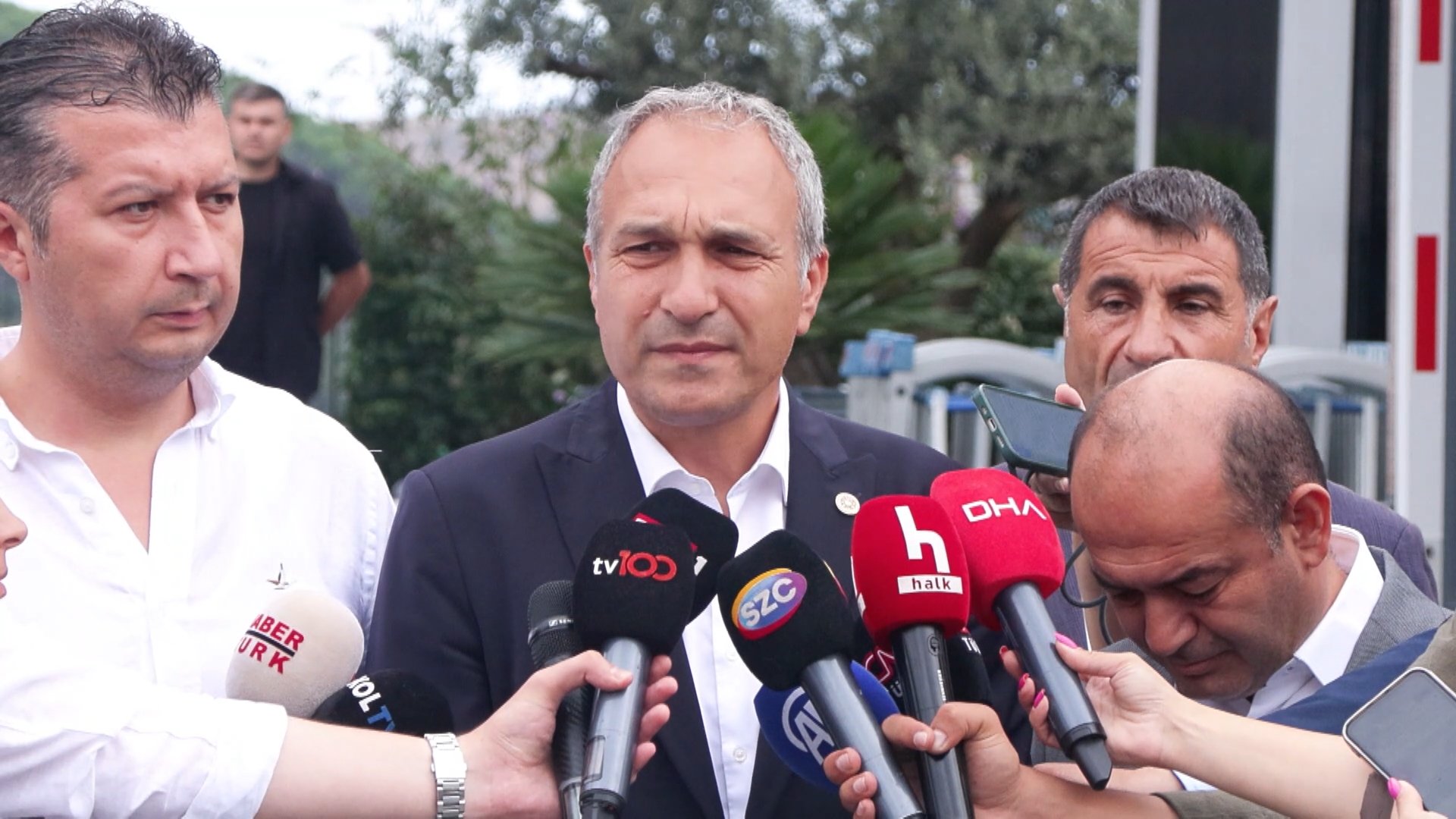 CHP Genel Başkan Yardımcıları Suat Özçağdaş ve Özgür Karabat
