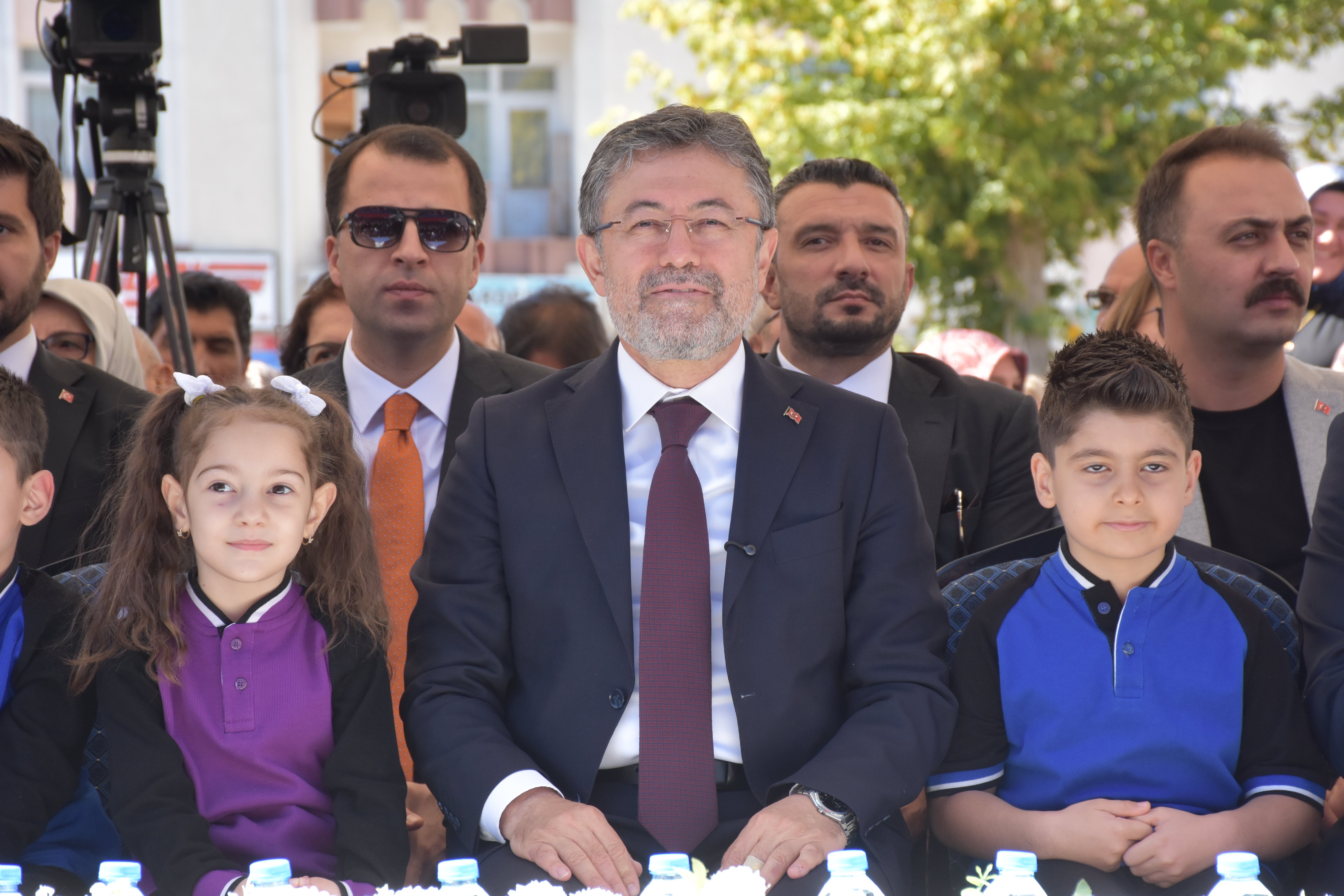 Protokol üyeleri törende