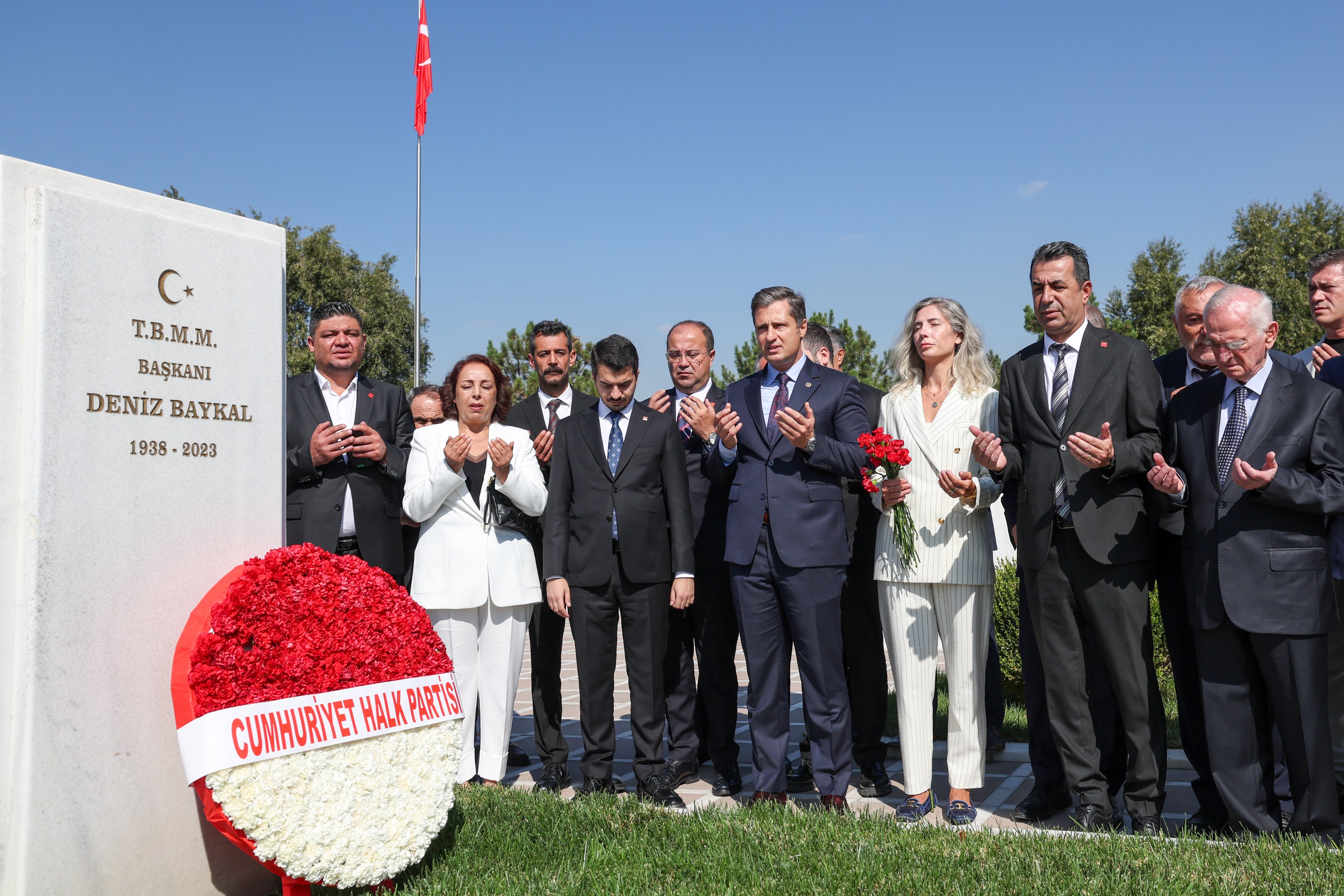 Deniz Yücel Mezar Ziyareti