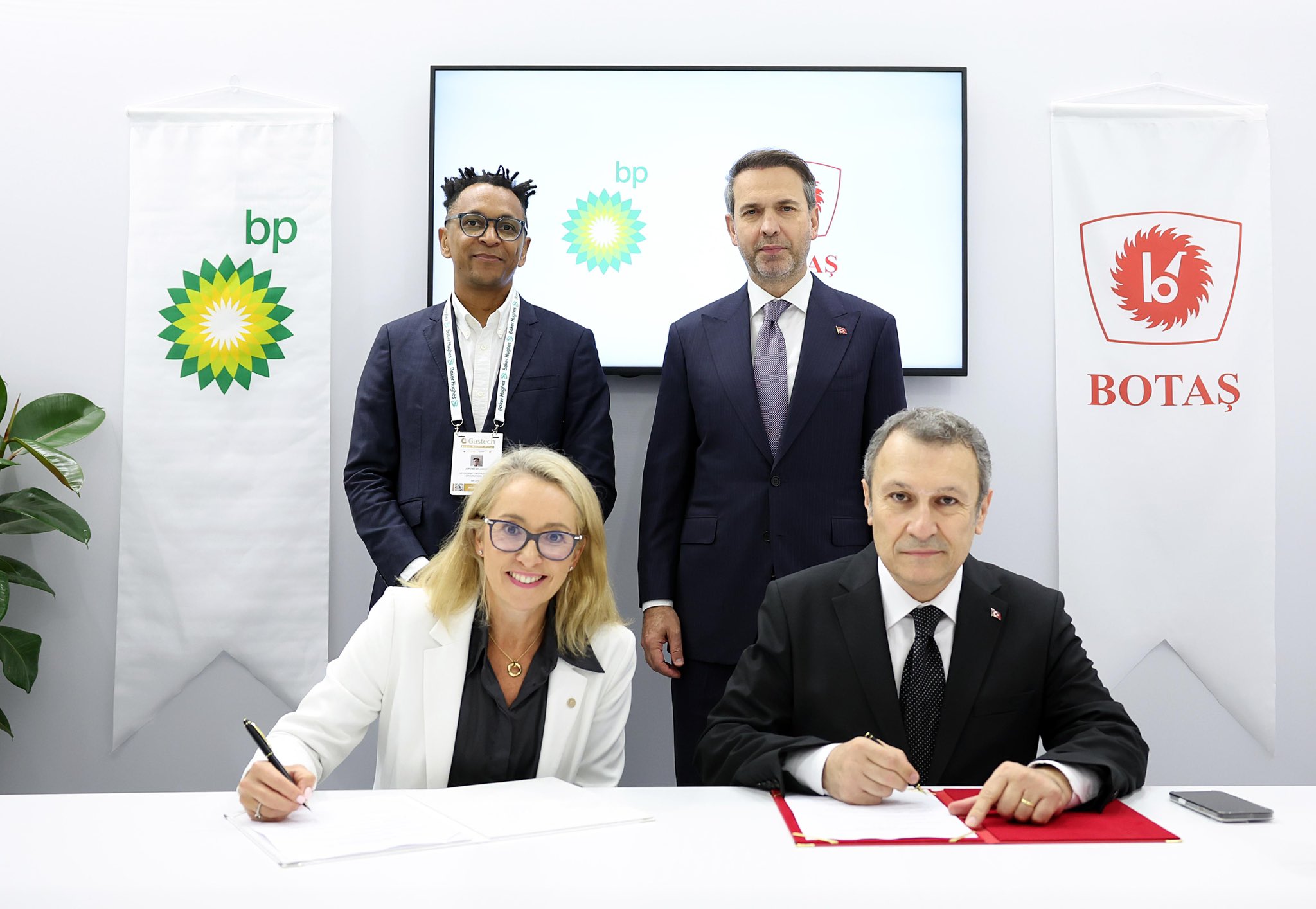 Alparslan Bayraktar Enerji Bakanı LNG Anlaşması