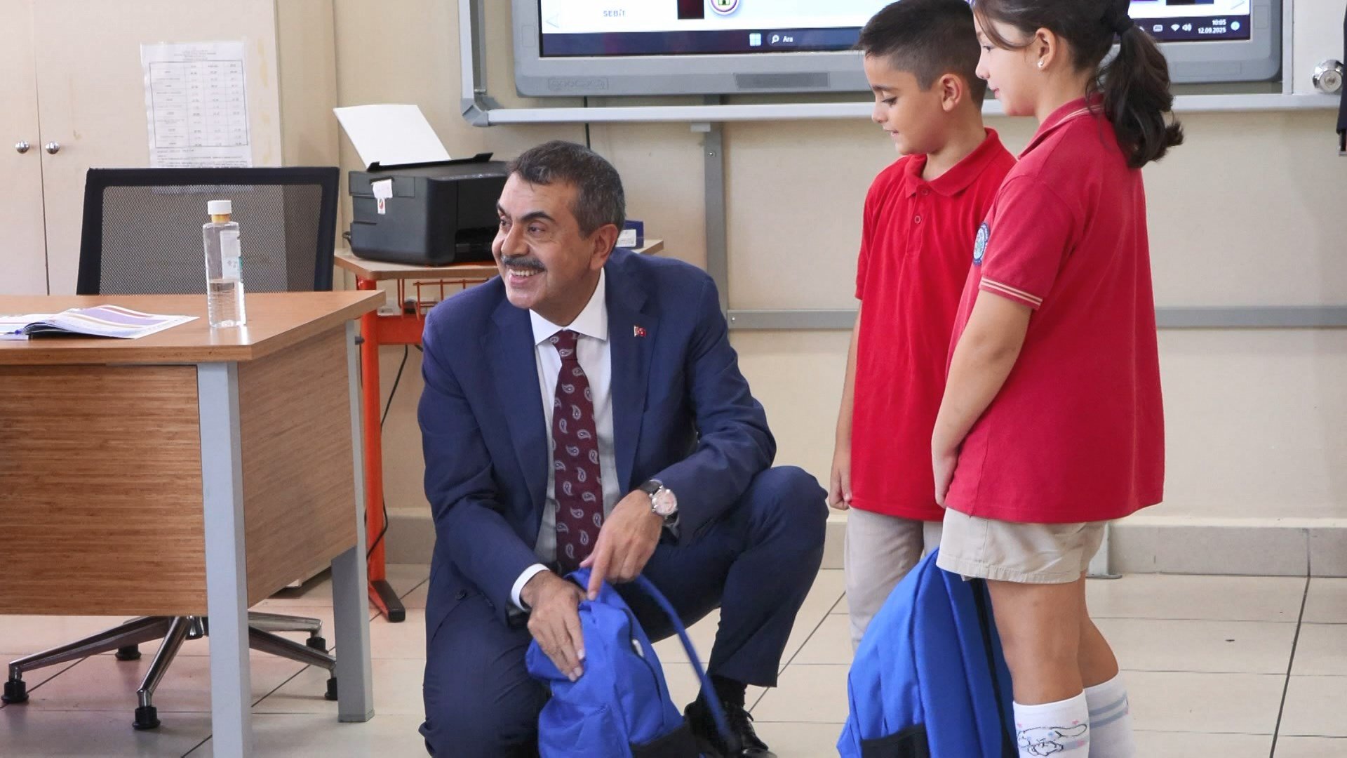 Bakan Tekin konuşma yapıyor