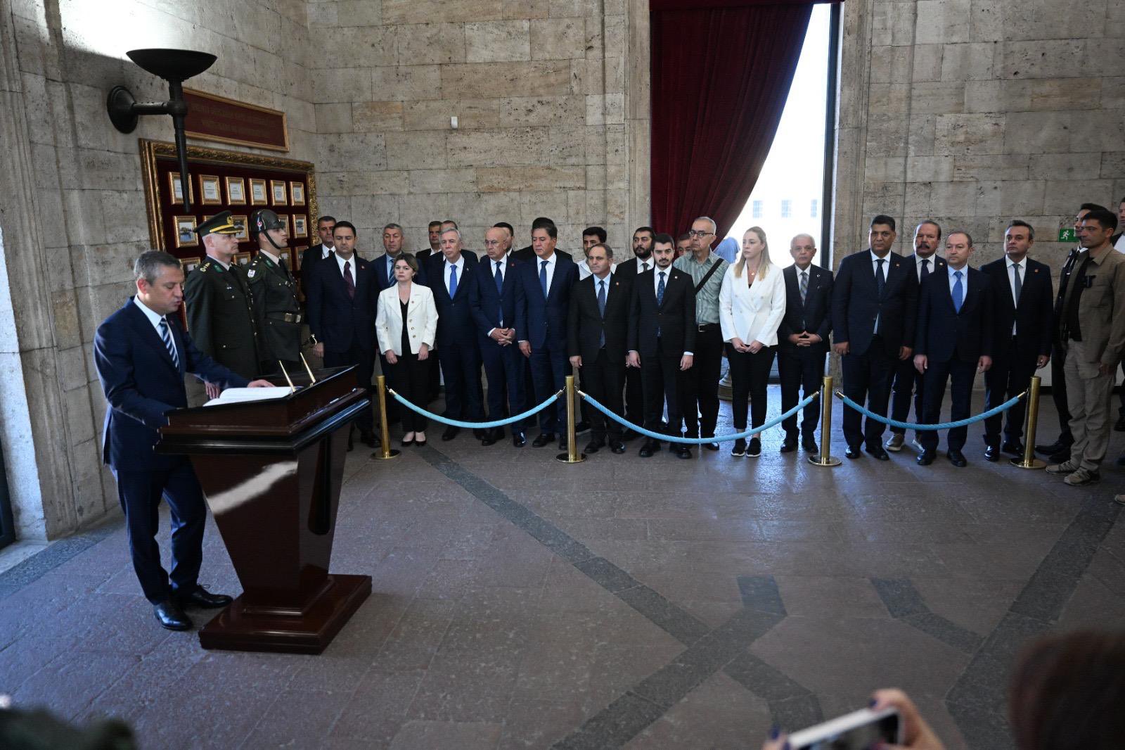 Özgür Özel Anıtkabir ziyareti