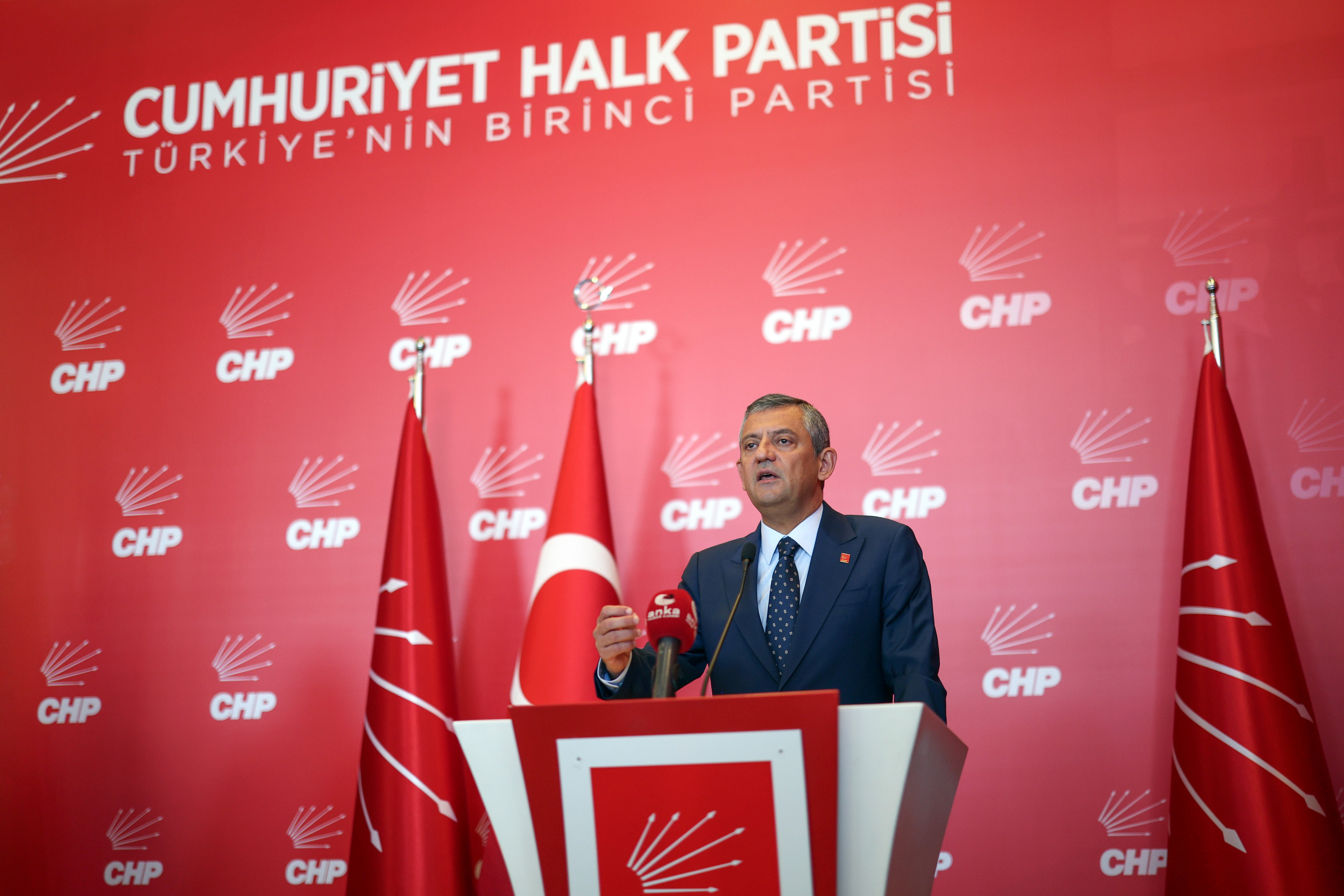 Ümit Özdağ konuşma yapıyor