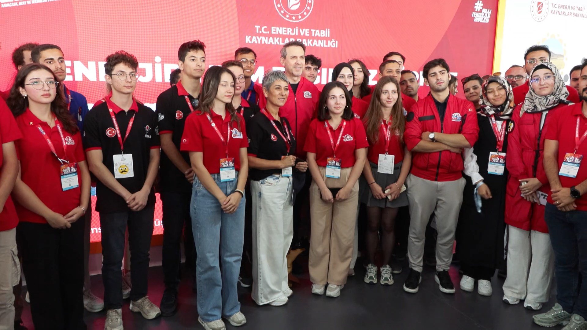 Bakan Bayraktar TEKNOFEST gençleri