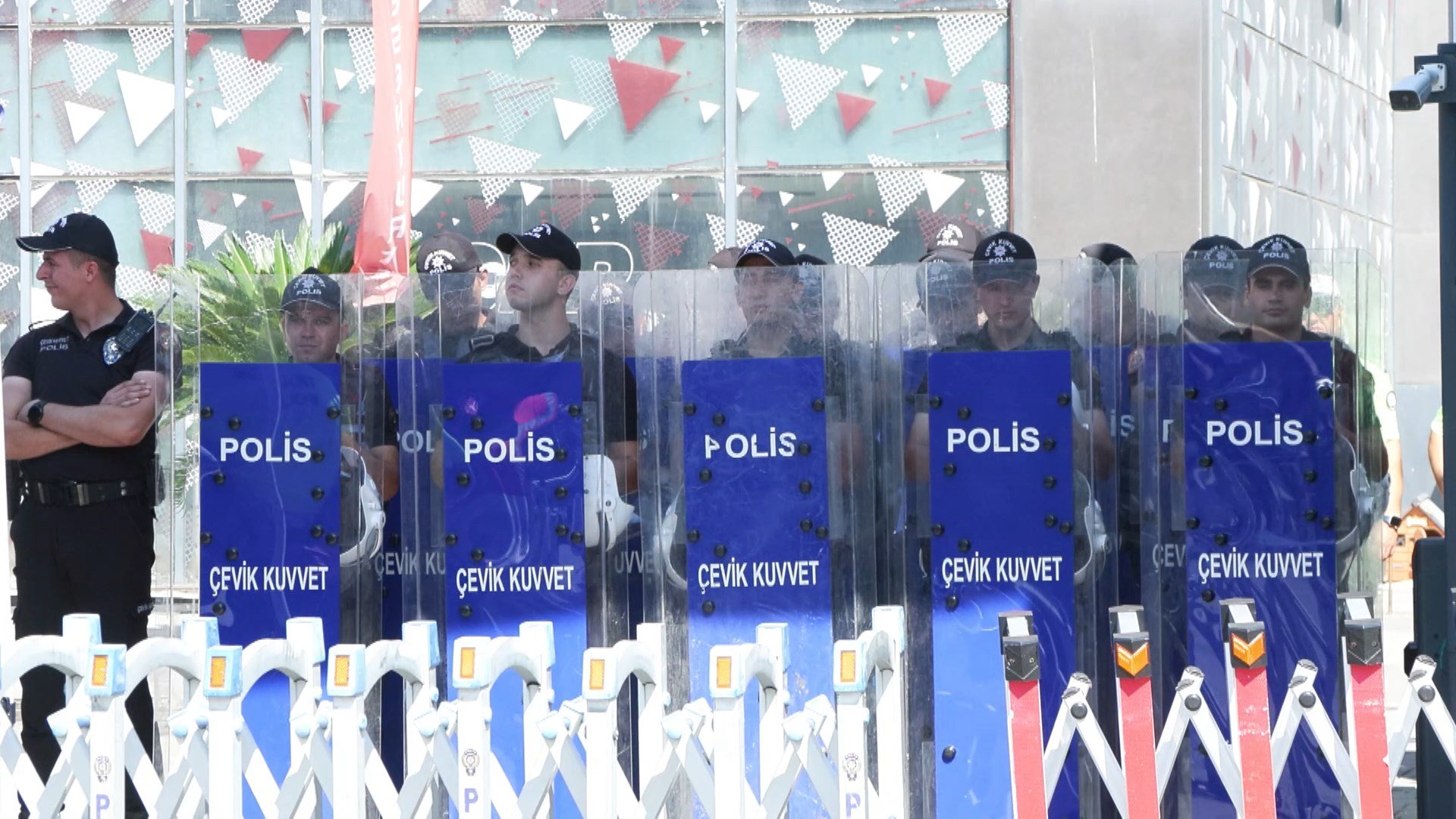 CHP Sarıyer İl Başkanlığı Polis Önlemleri