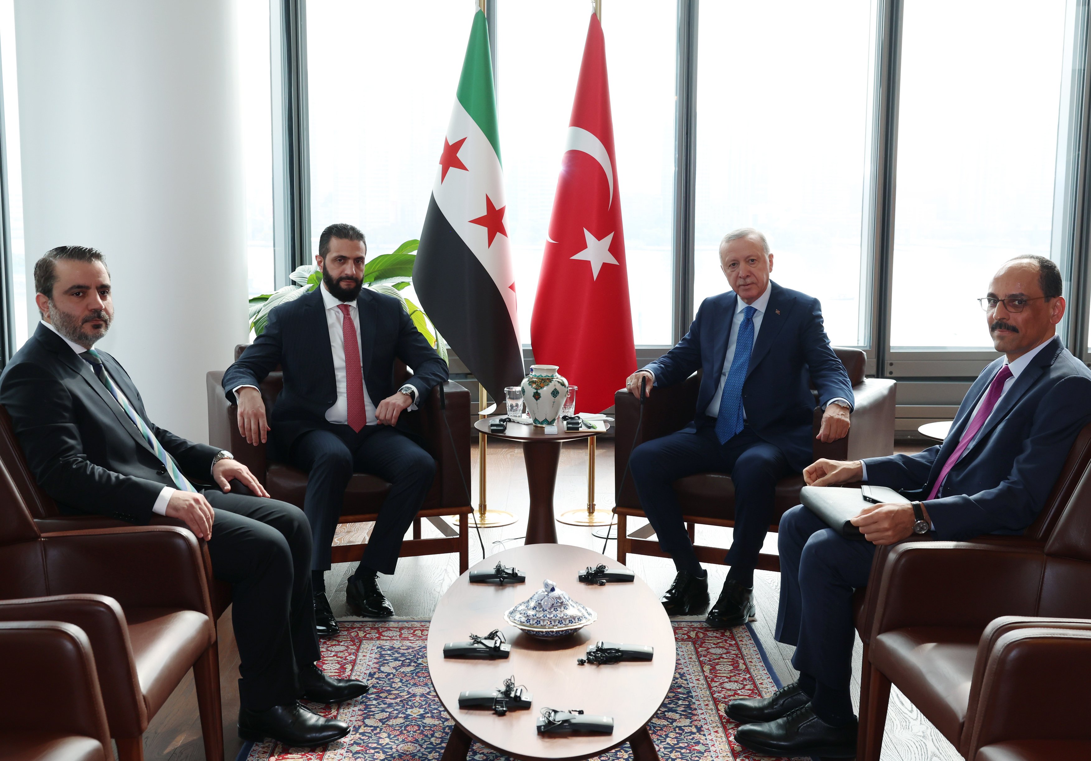 Cumhurbaşkanı Erdoğan Suriye Cumhurbaşkanı Şara görüşmesi
