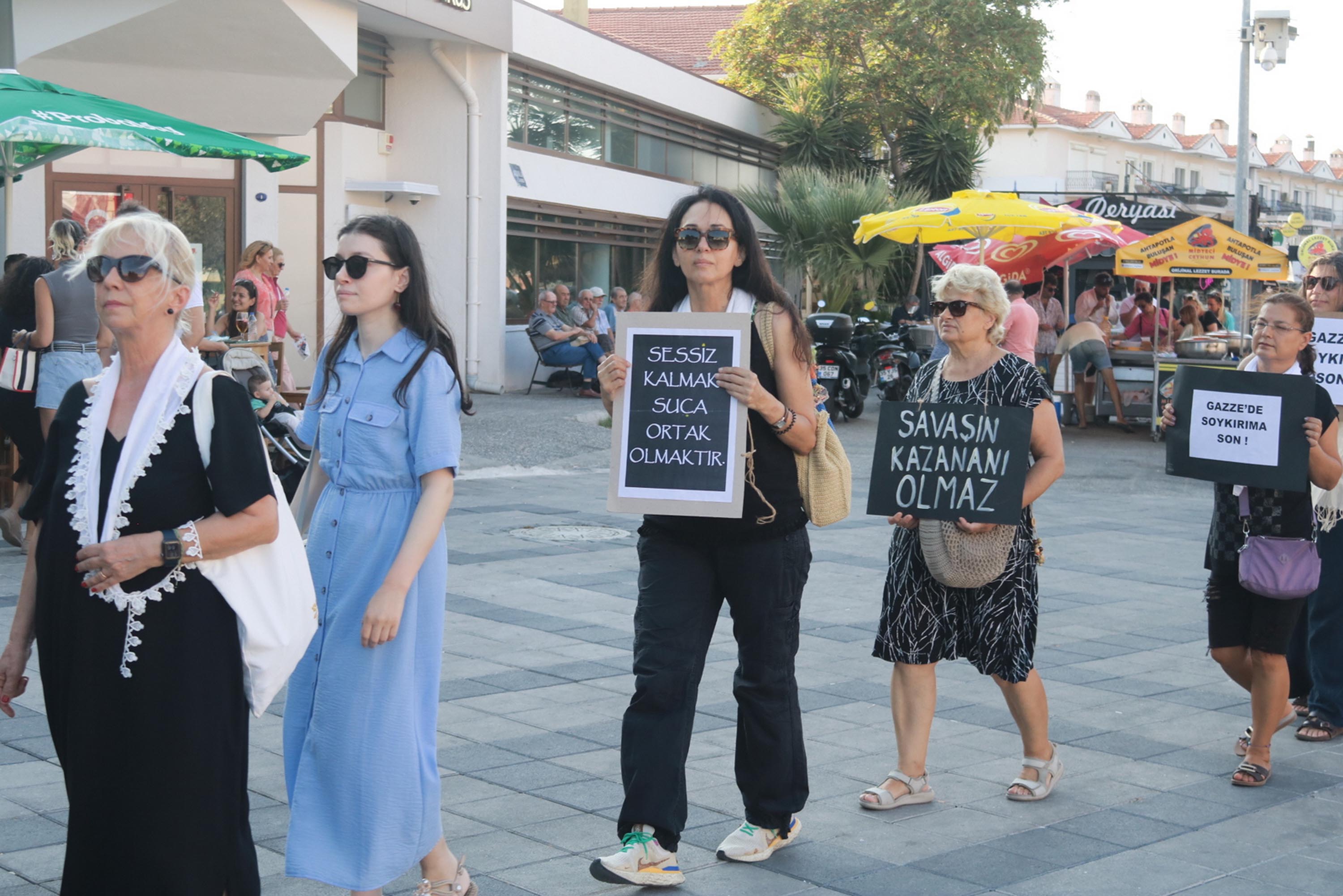 Foça İsrail protestosu dövizler