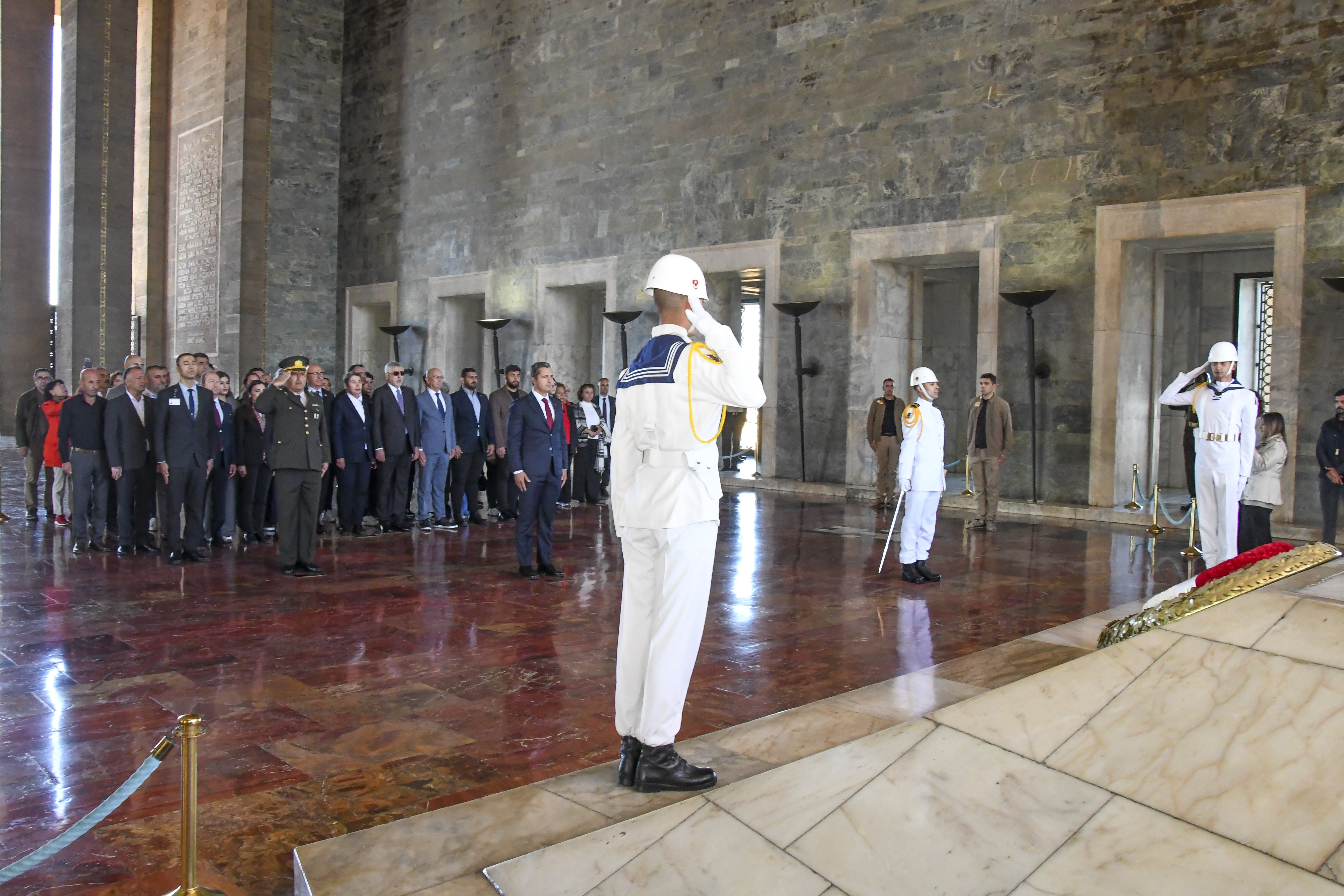 CHP Heyeti Saygı Duruşu