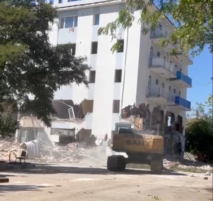 Diyarbakır Hazro eski emniyet binası yıkımı