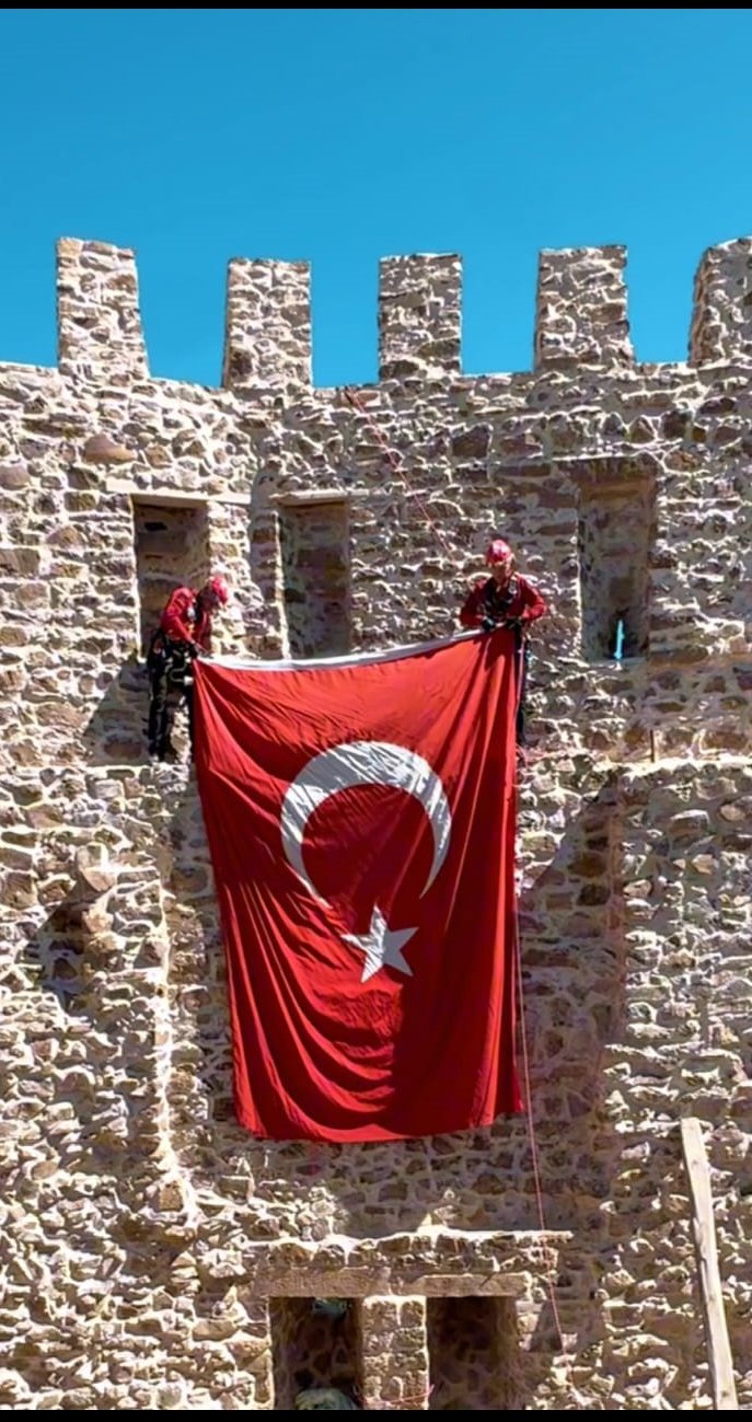 Hoşap Kalesi Jandarma Bayrak Değişimi