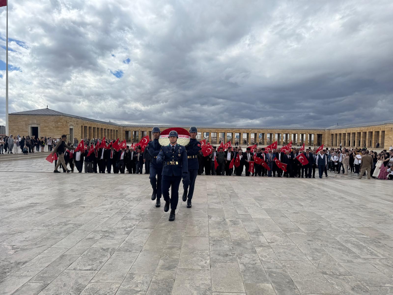 Gaziler saygı duruşu