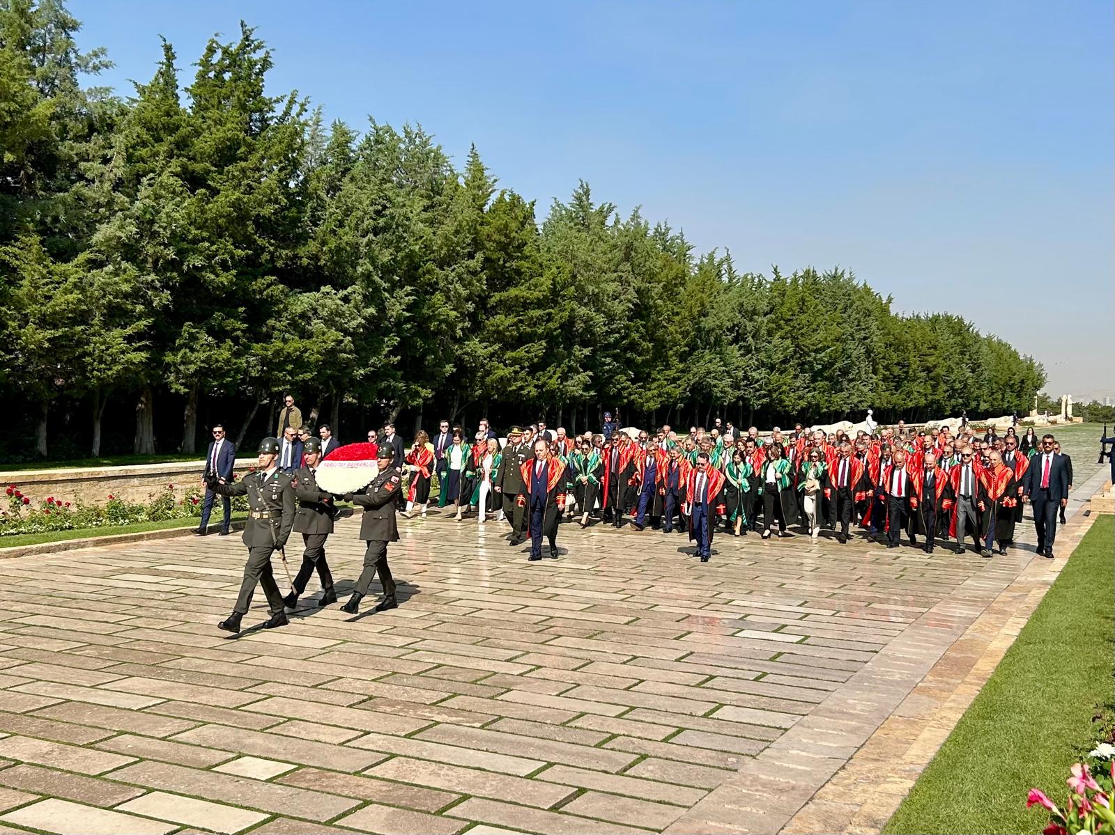 Yargıtay heyeti Anıtkabir merdivenlerinde