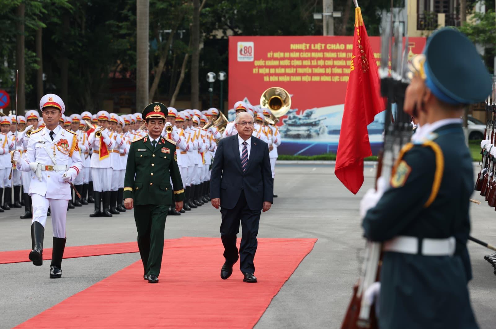 Yaşar Güler Vietnam Savunma Bakanlığı