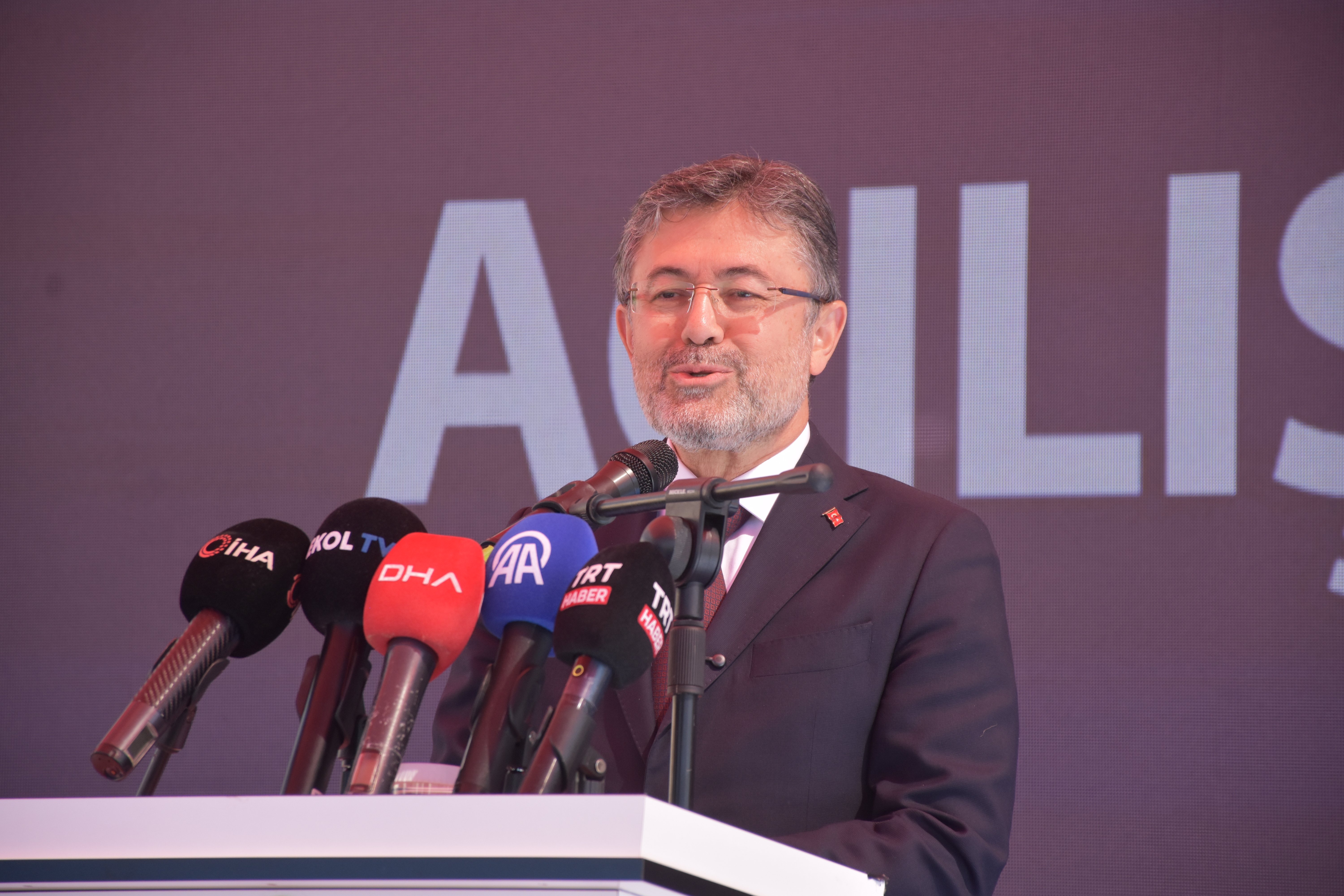 Bakan Yumaklı öğrencilerle