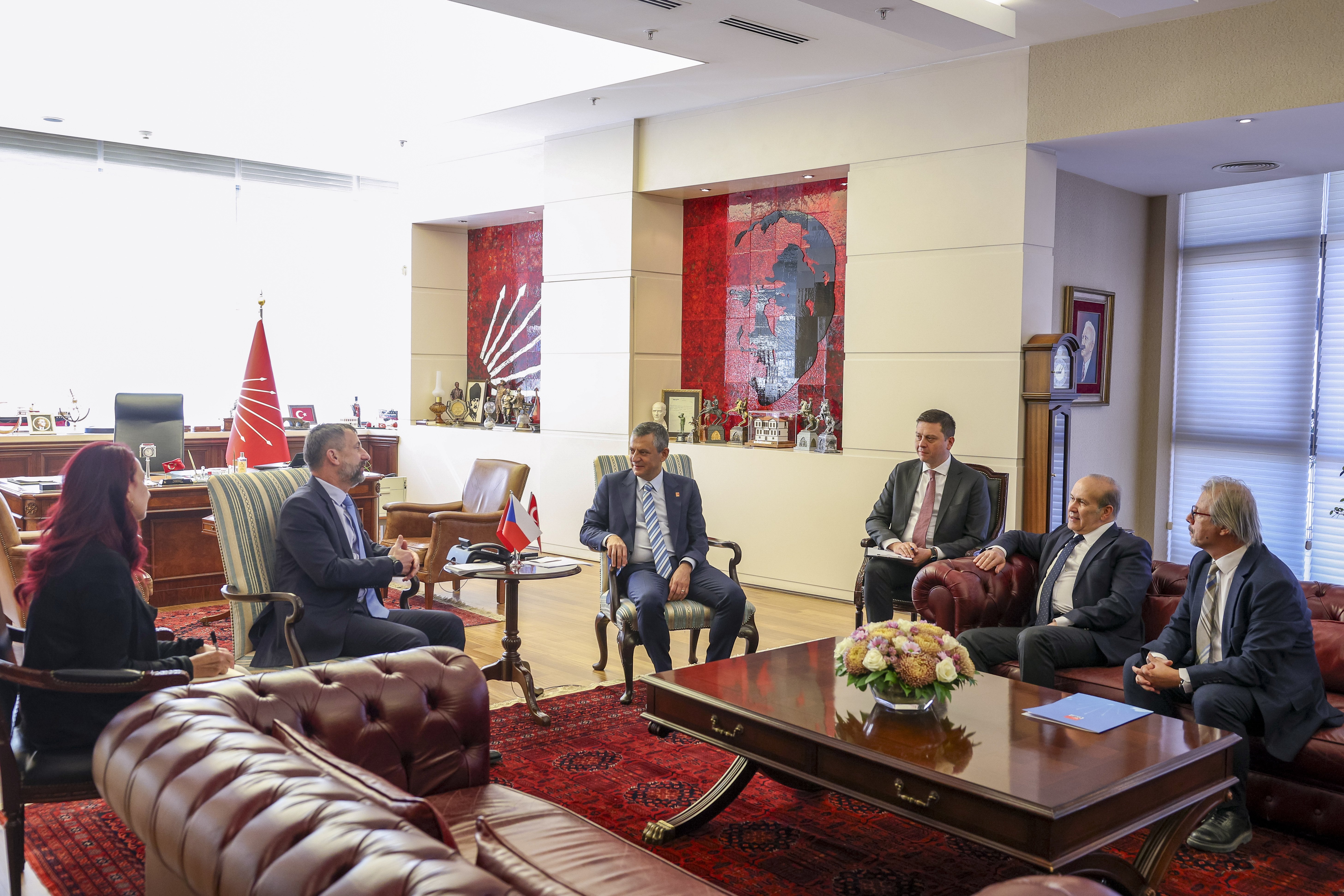 Özgür Özel Diplomatik Görüşme