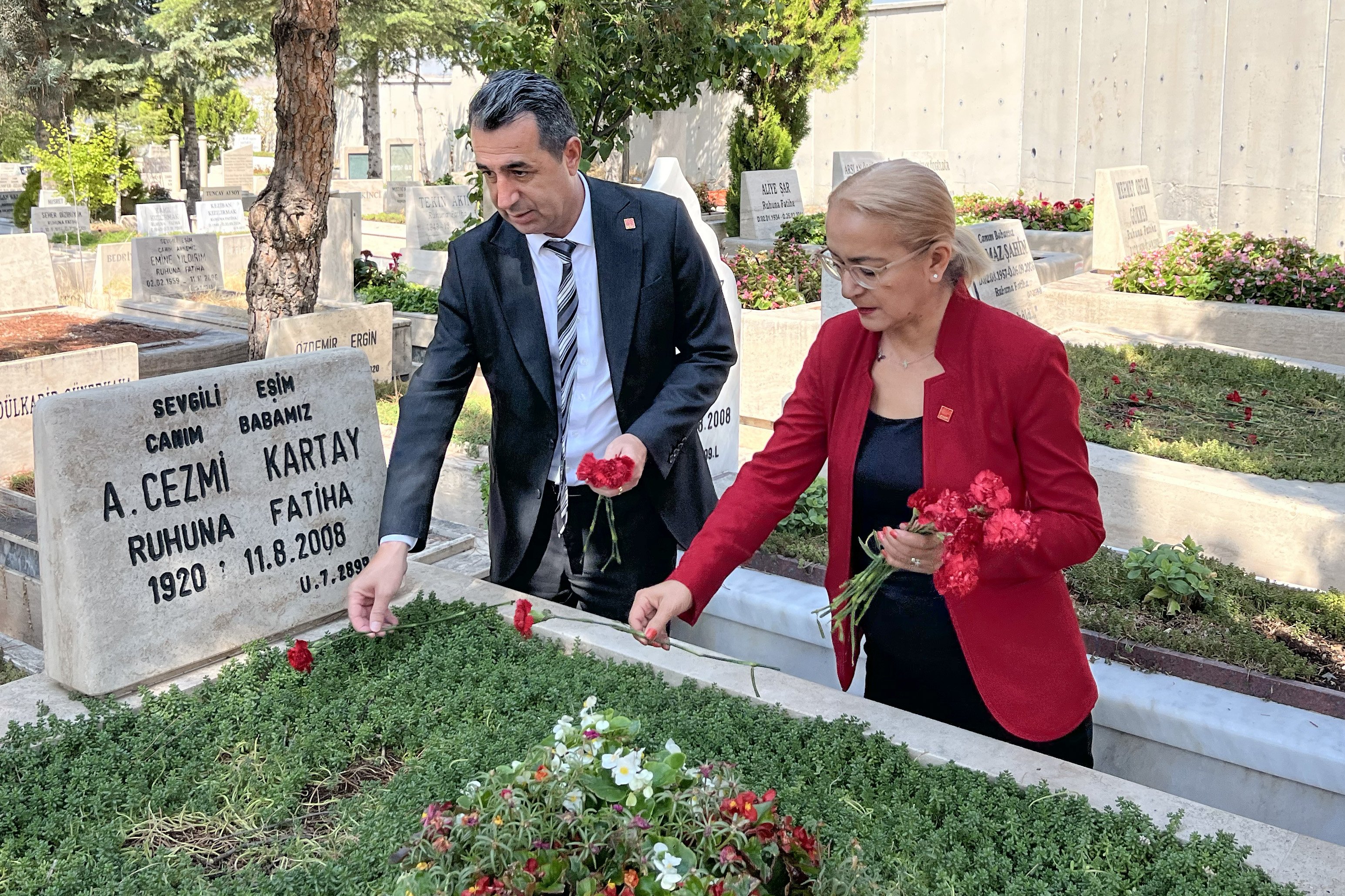 Erhan Adem Mezar Ziyareti