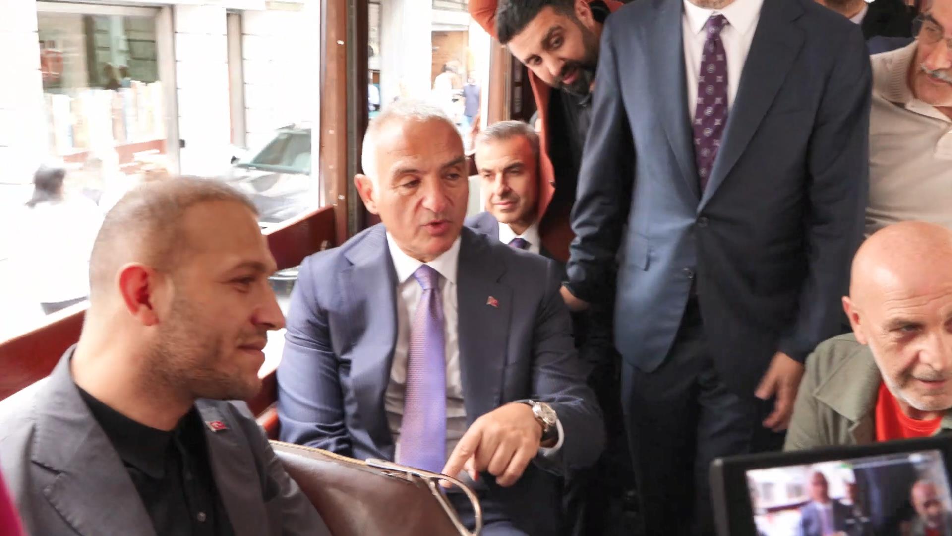 Bakan Ersoy tramvayda