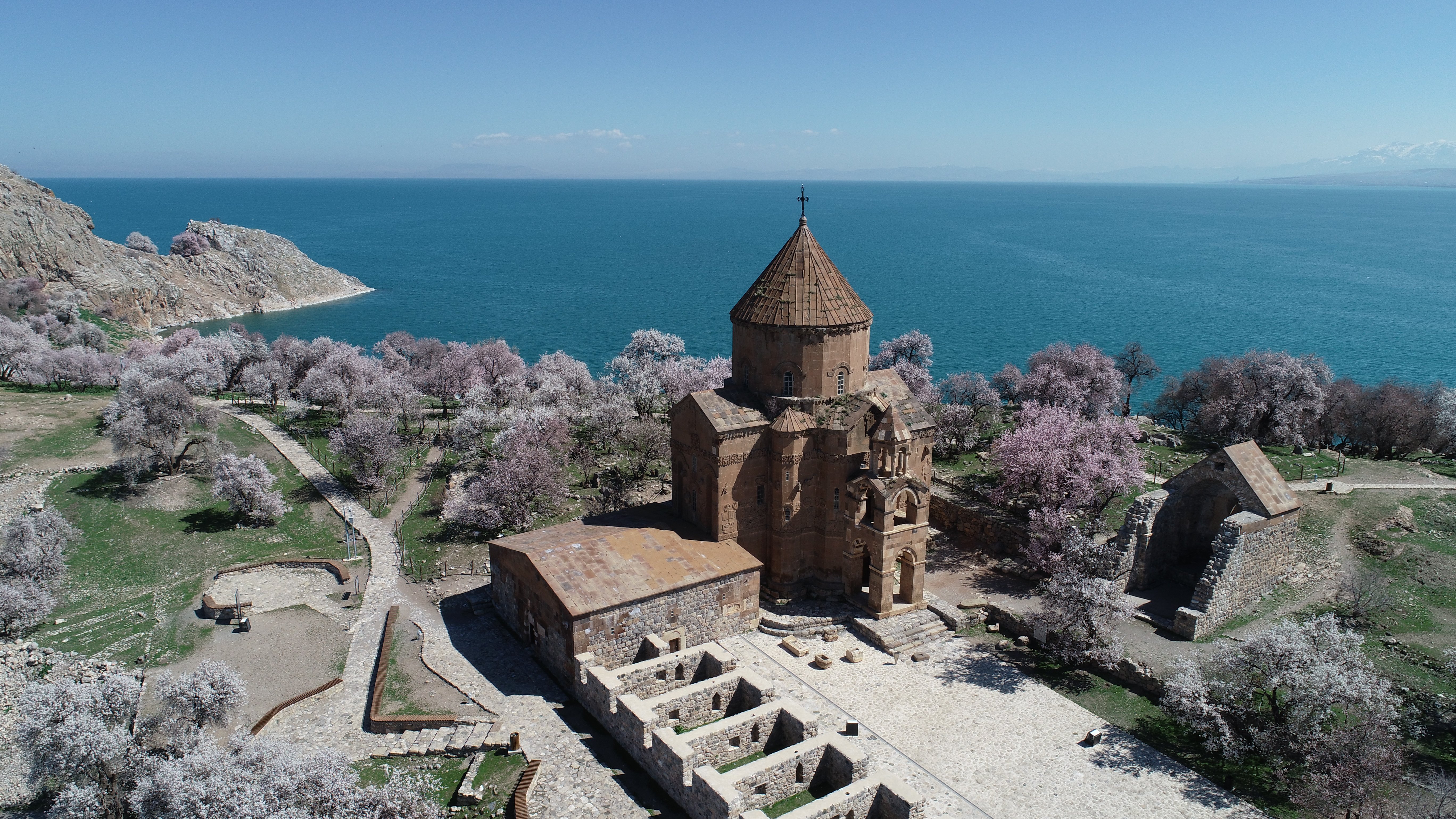 Akdamar Adası