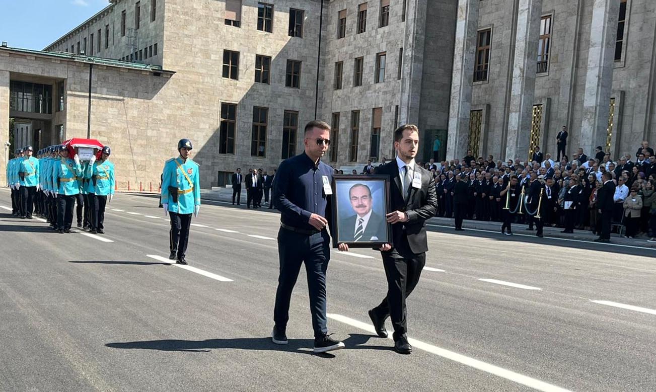 Eski TBMM Başkanları Bülent Arınç ve Hikmet Çetin