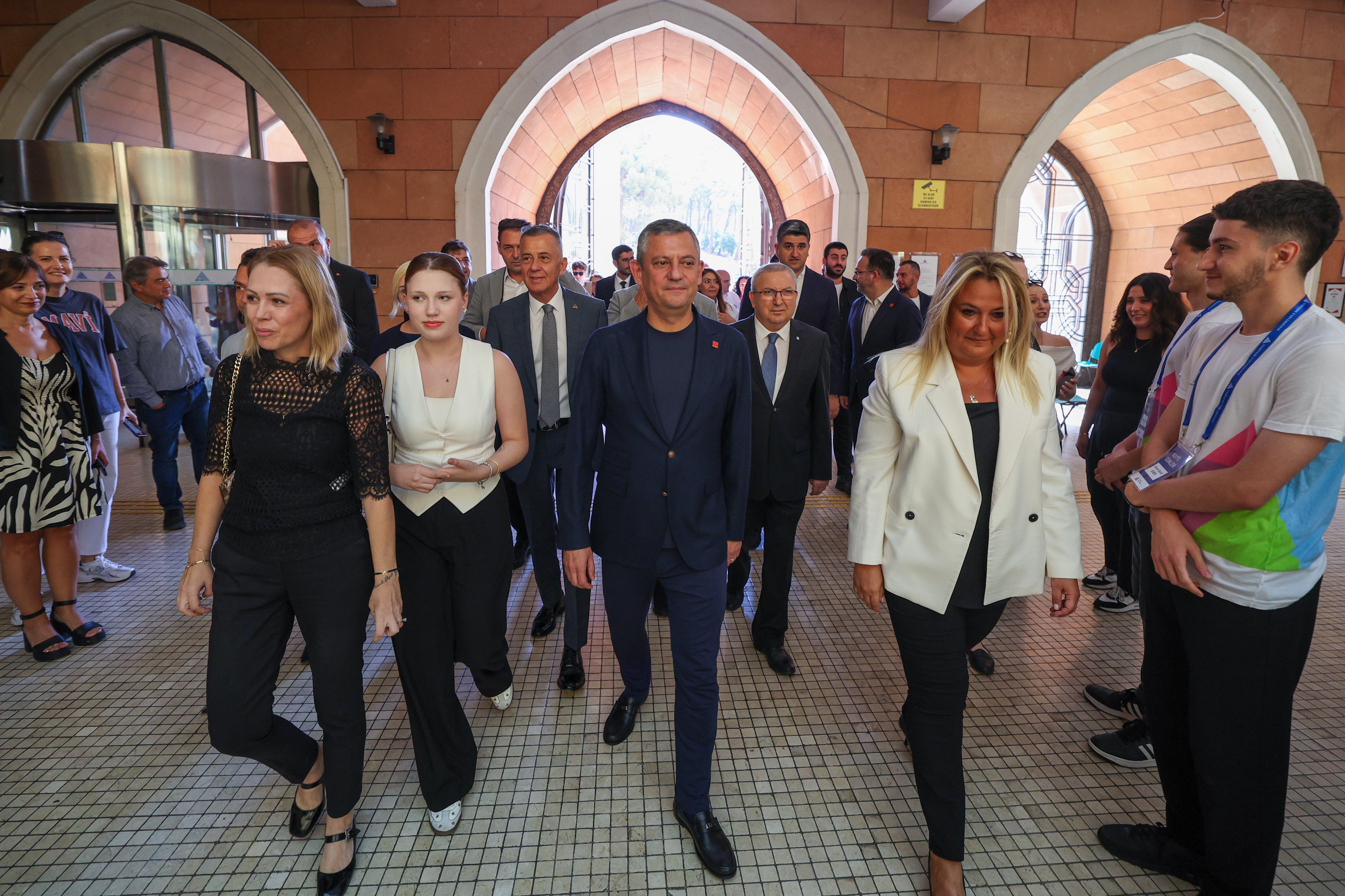 Özgür Özel Nehir Zeyrek