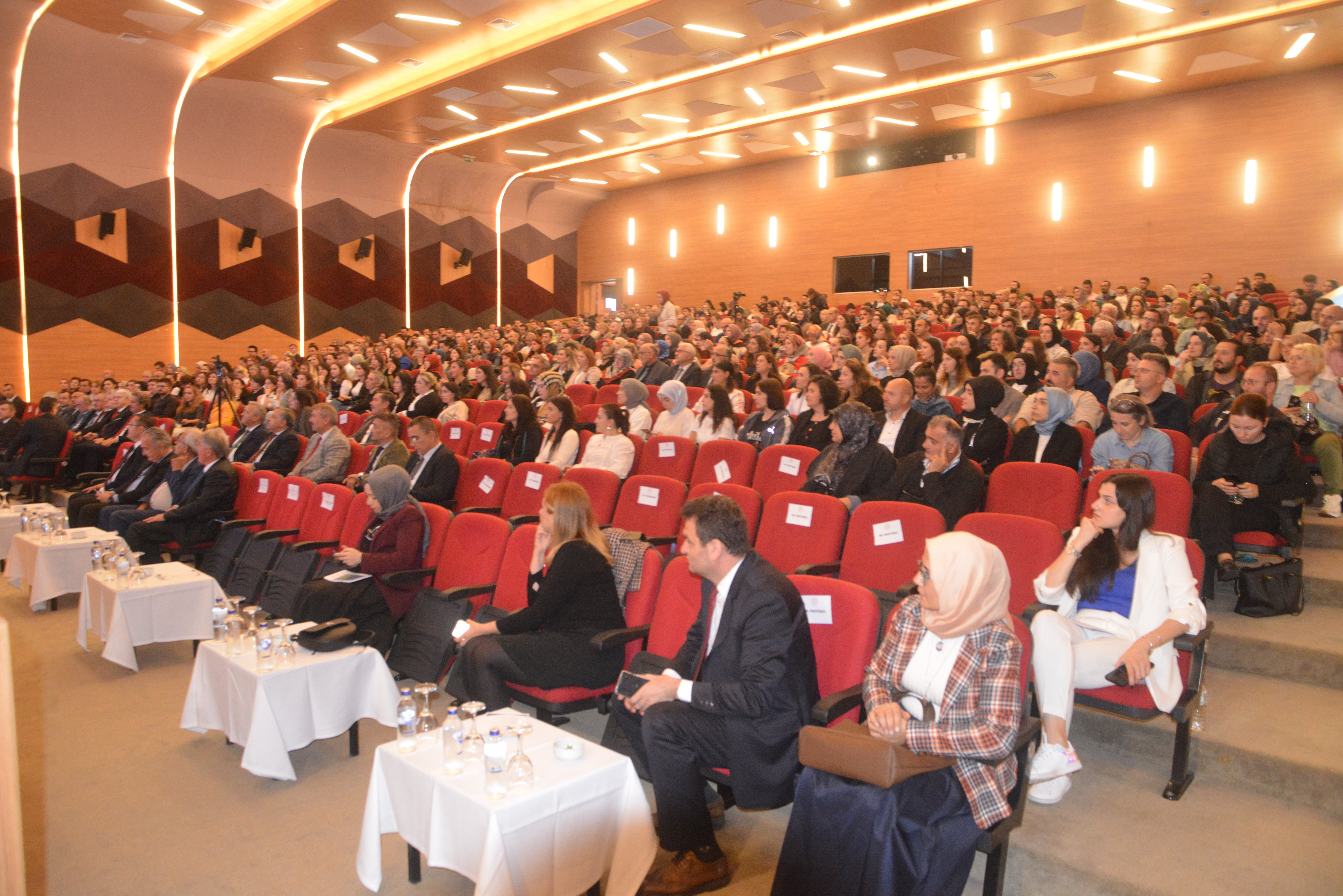 Rize Eğitim Forumu katılımcıları