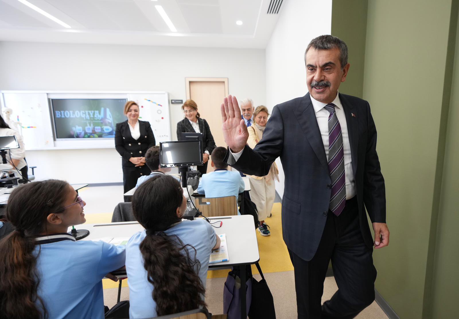 Bakan Tekin Mirza Uluğbey Okulu ziyareti