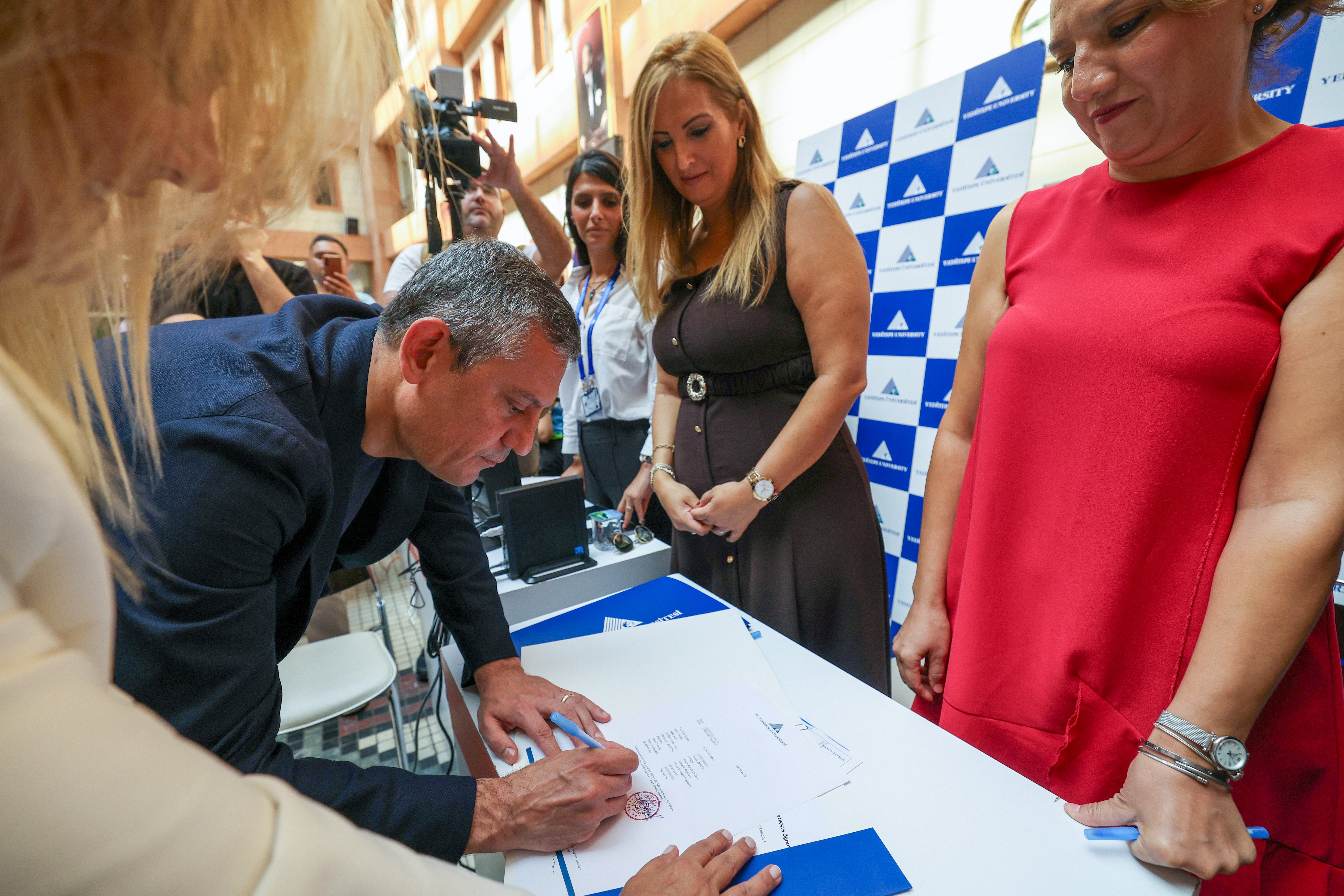 Özgür Özel velilerle sohbet