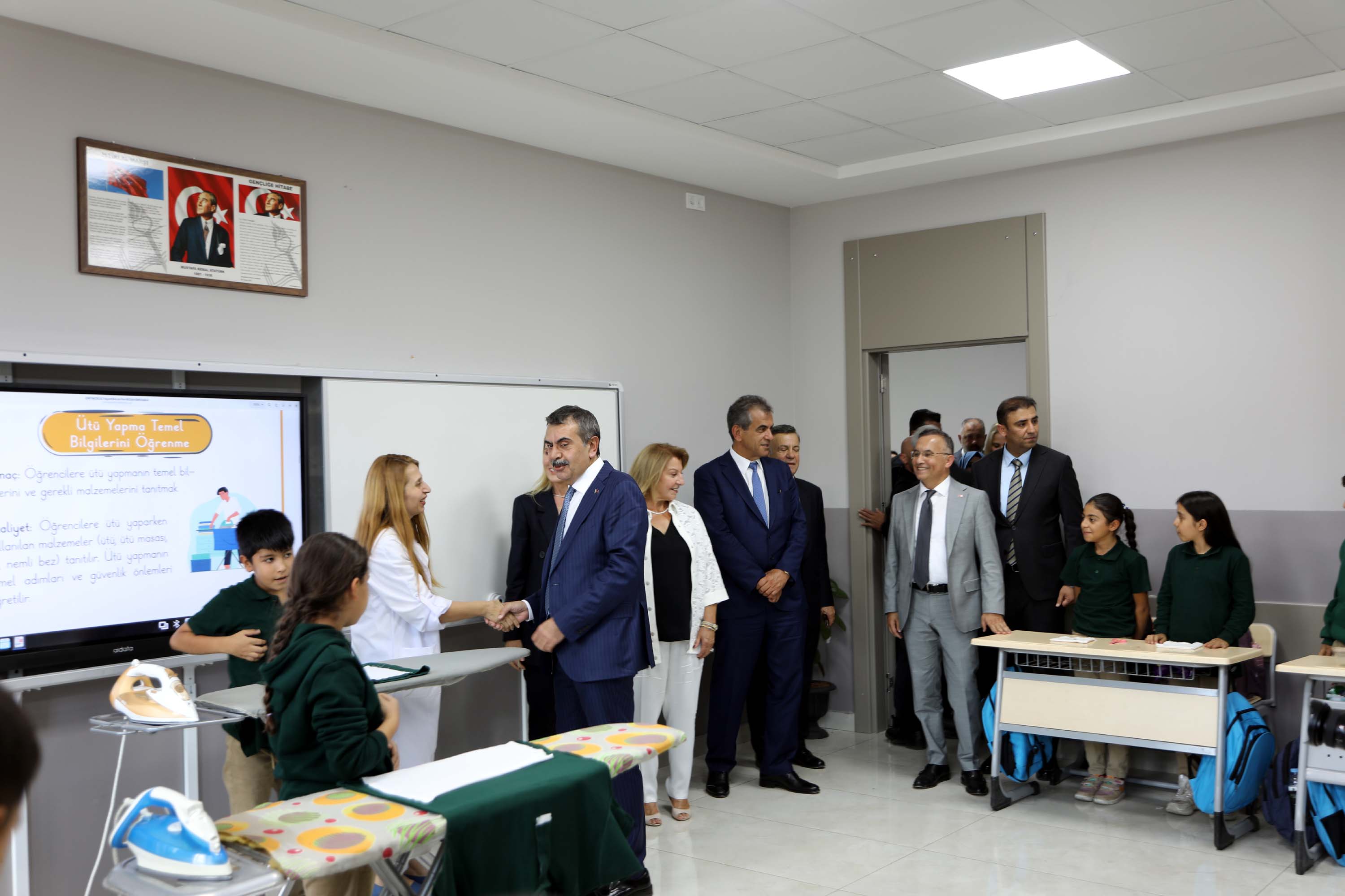 Bakan Tekin törende