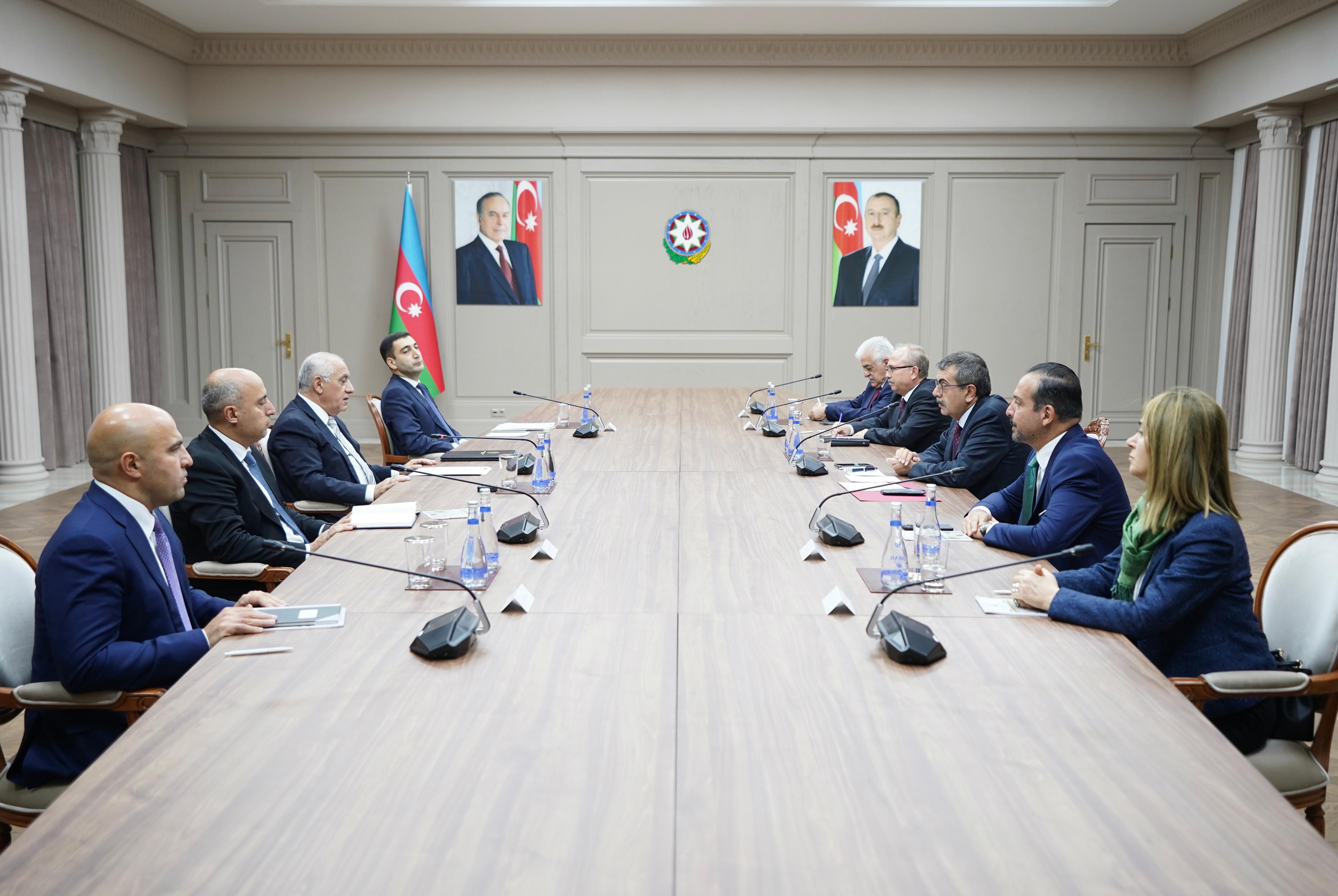Yusuf Tekin Azerbaycan Başbakanı Asadov