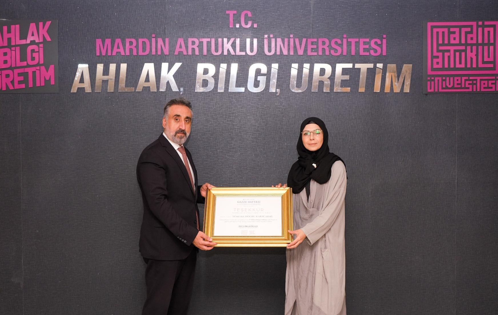 Rektör Özcoşar Konuşma Yapıyor
