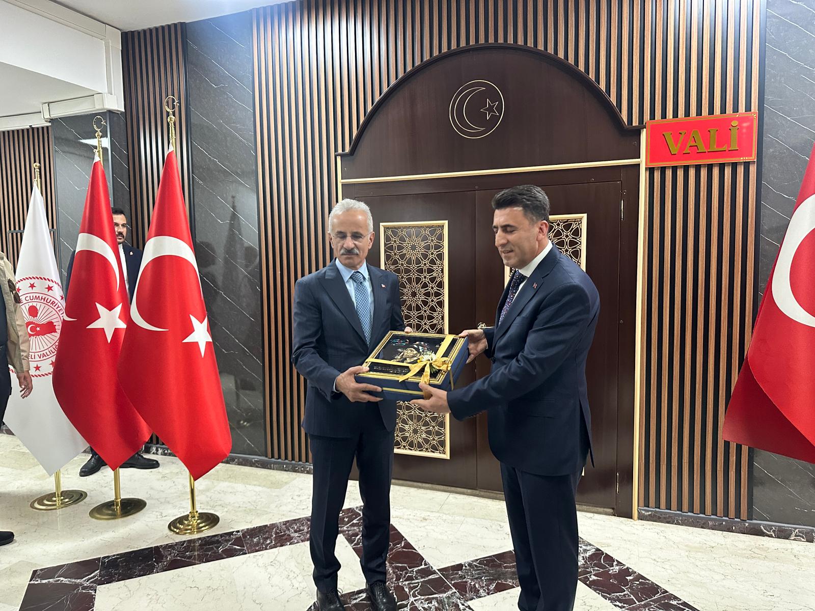 Bakan Uraloğlu esnaf ziyareti