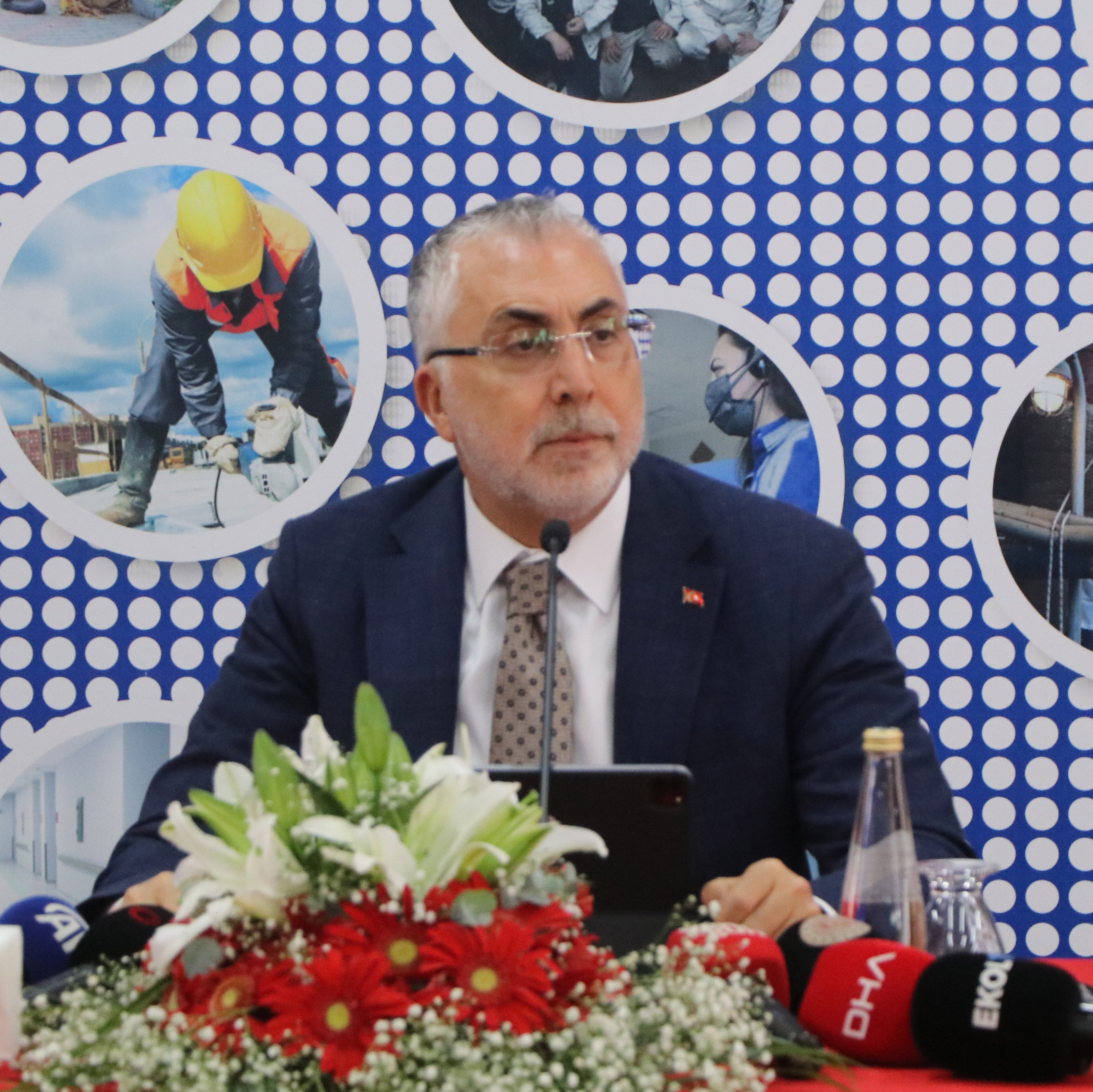 Bakan Vedat Işıkhan iş dünyası temsilcileriyle toplantı
